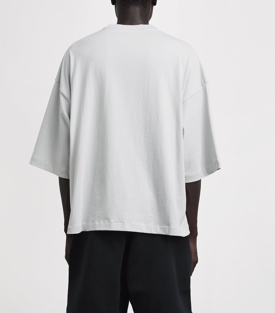 FEAR OF GOD ESSENTIALS Mens Cotton Boxy Merch T-Shirt Overcast Image 5