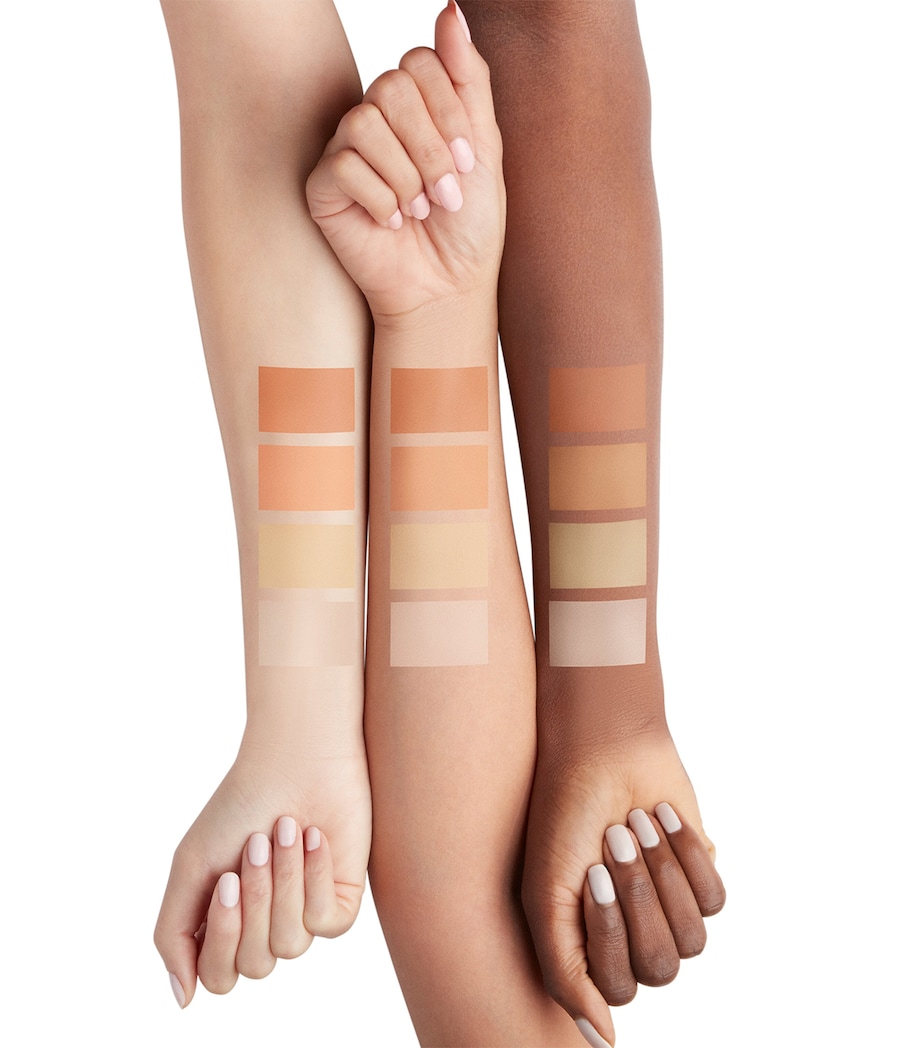 Real Flawless Luminous Perfecting Pressed Powder TRANSLUCENT HONEY Image 3