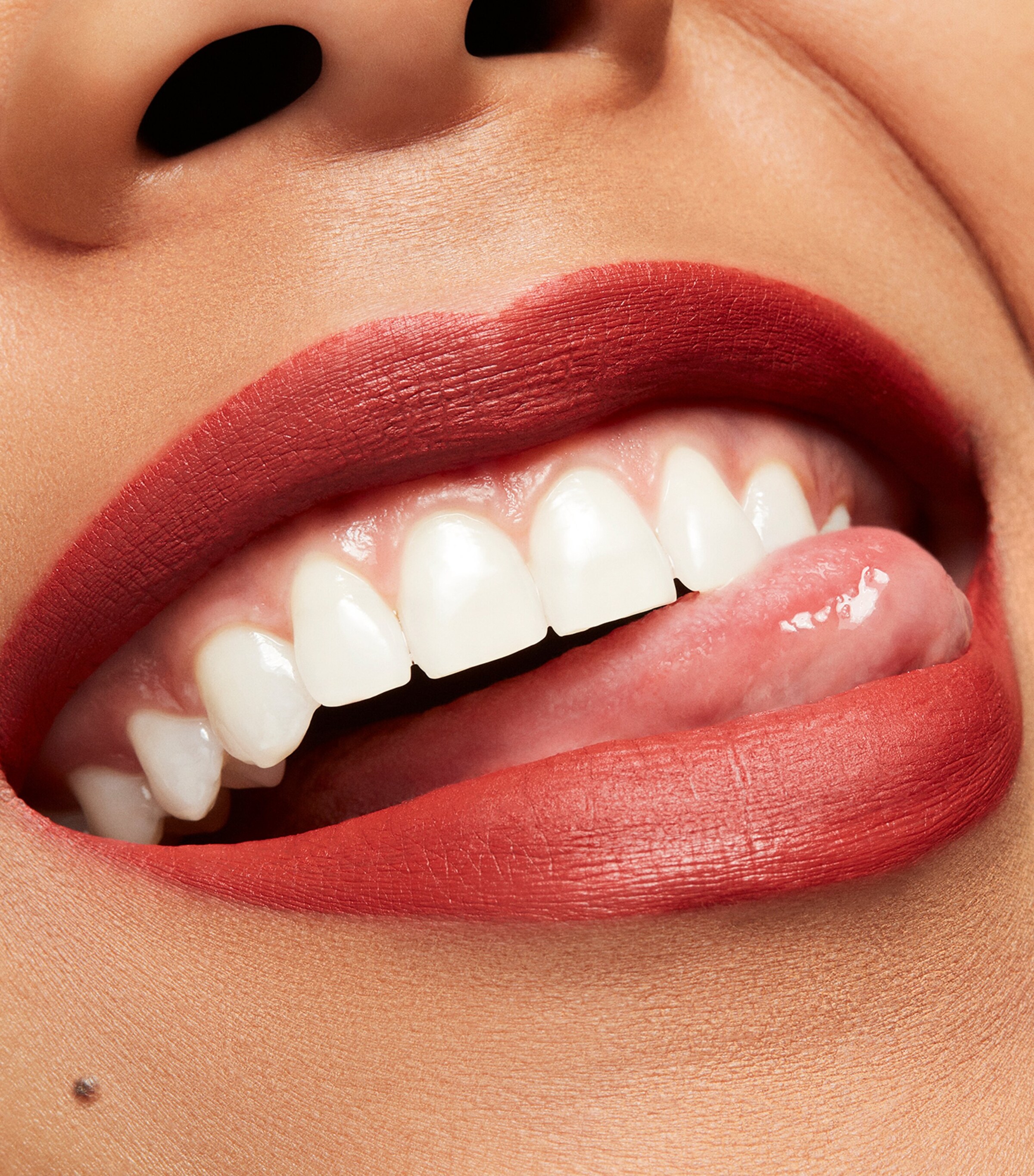 Retro Matte Liquid Lipcolour CHILI ADDICT Image 4