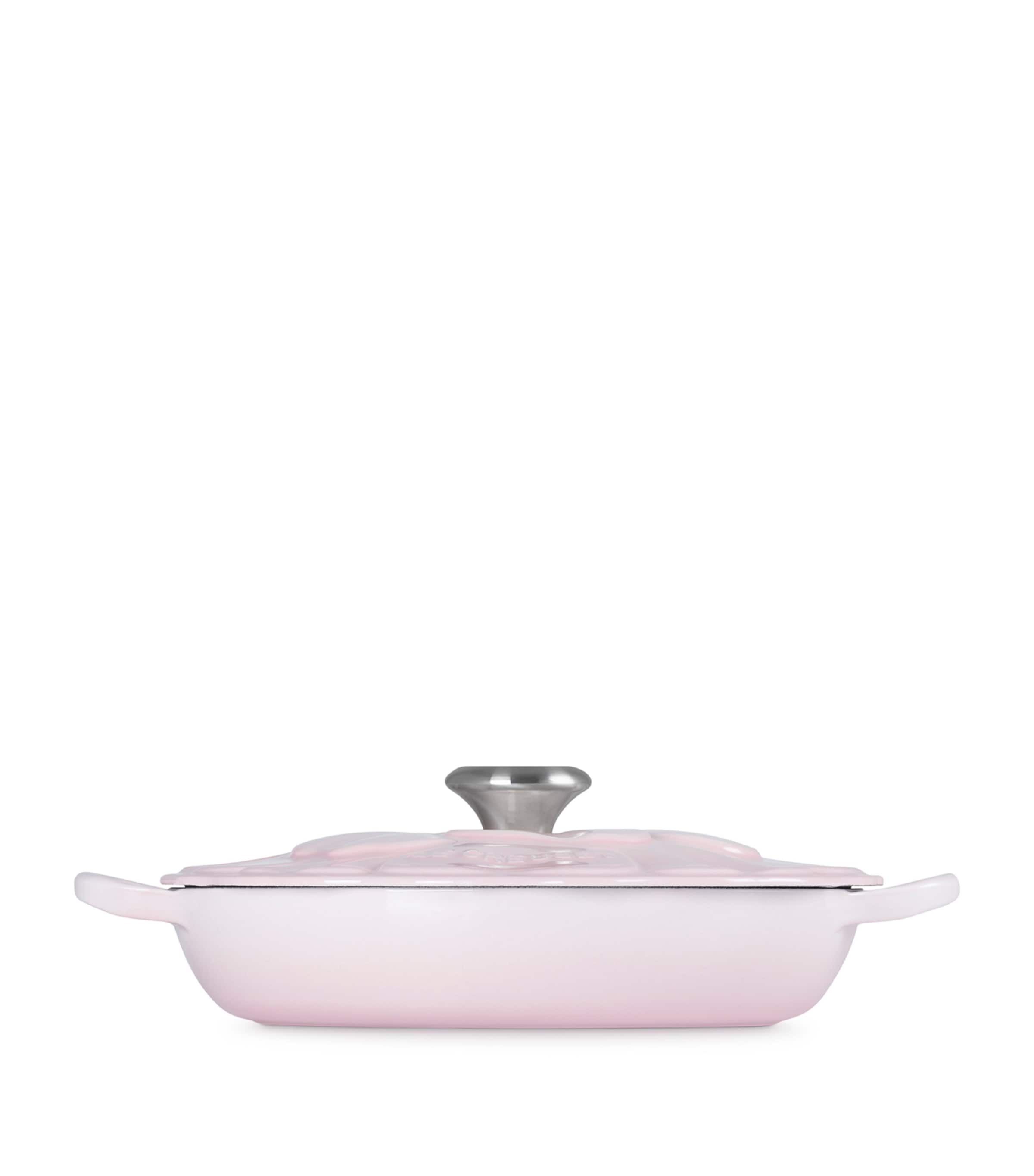 Le Creuset Cast Iron Petal Shallow Casserole Dish (26cm) Shell Pink Image 2