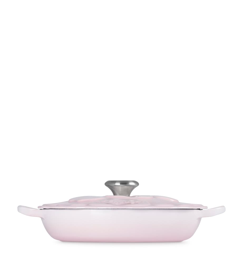 Cast Iron Petal Shallow Casserole Dish (26cm) SHELL PINK Image 2