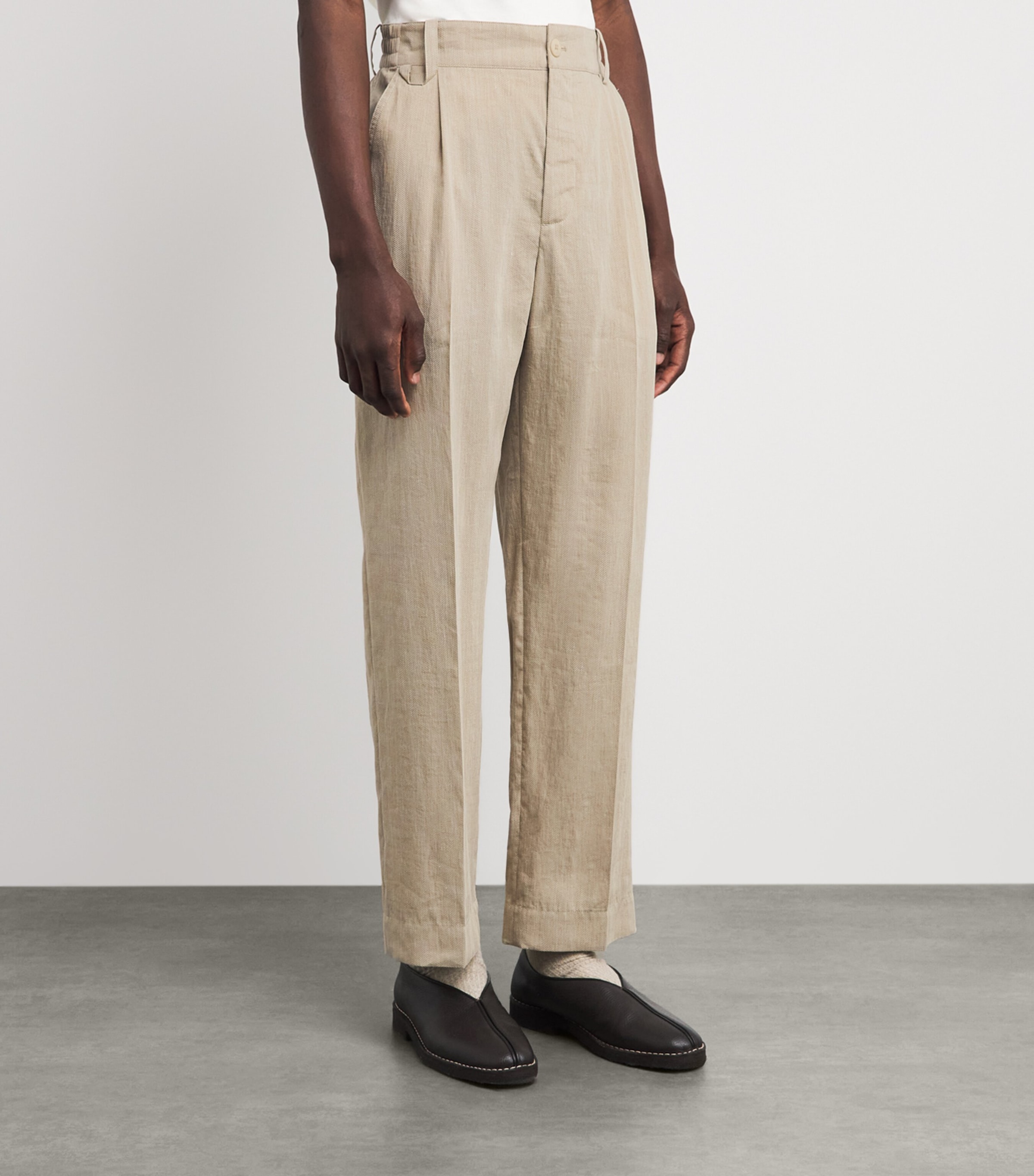 Jacquemus Mens Linen Pleated Croisière Trousers Beige Image 4
