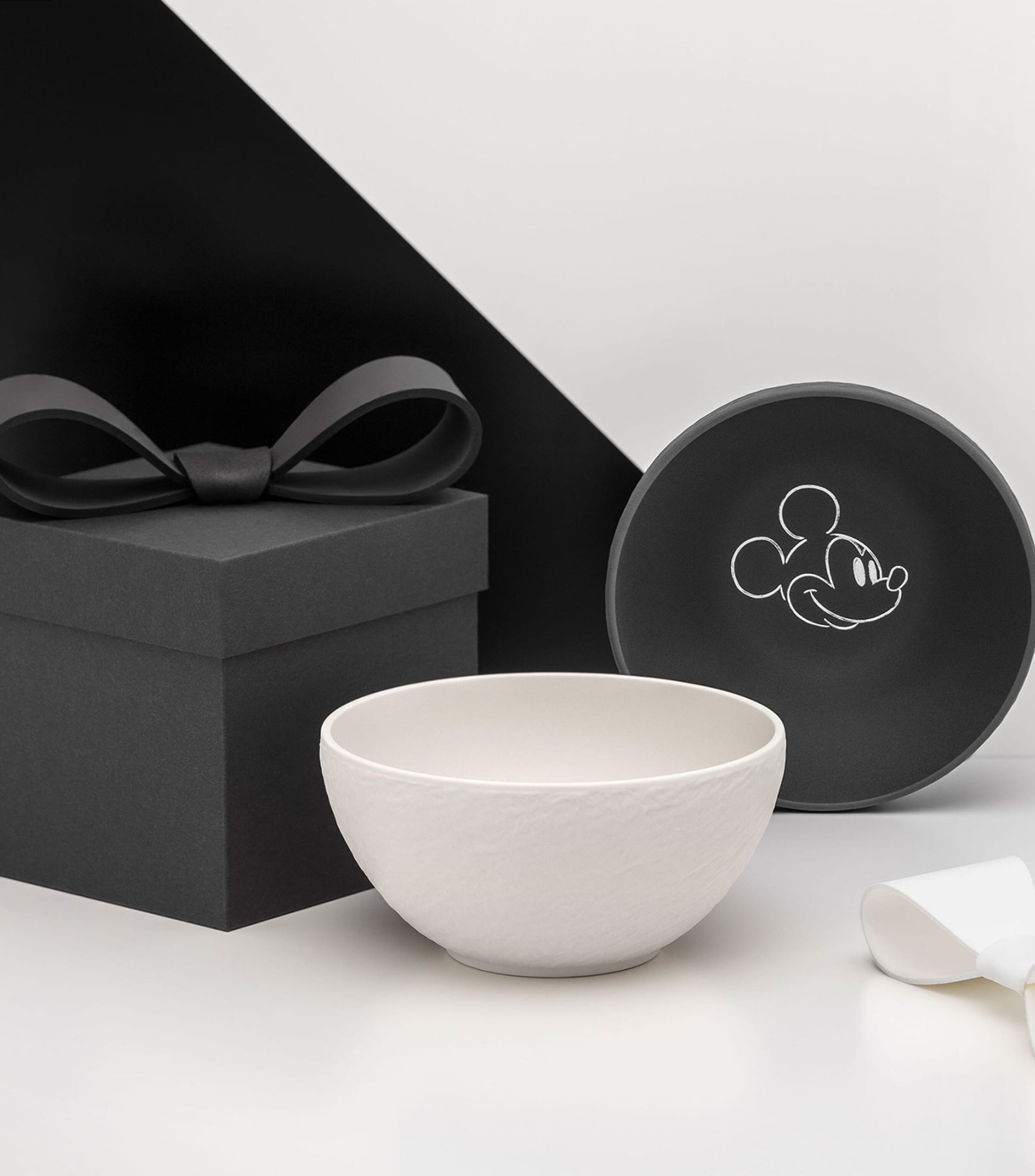 Villeroy & Boch x Mickey Mouse Manufacture Cereal Bowl (14cm) Black Image 3