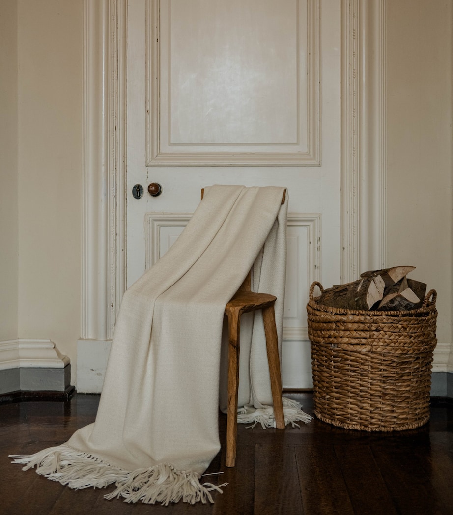 Araminta Campbell Alpaca-Blend Willow Throw (150cm x 230cm) White Image 2