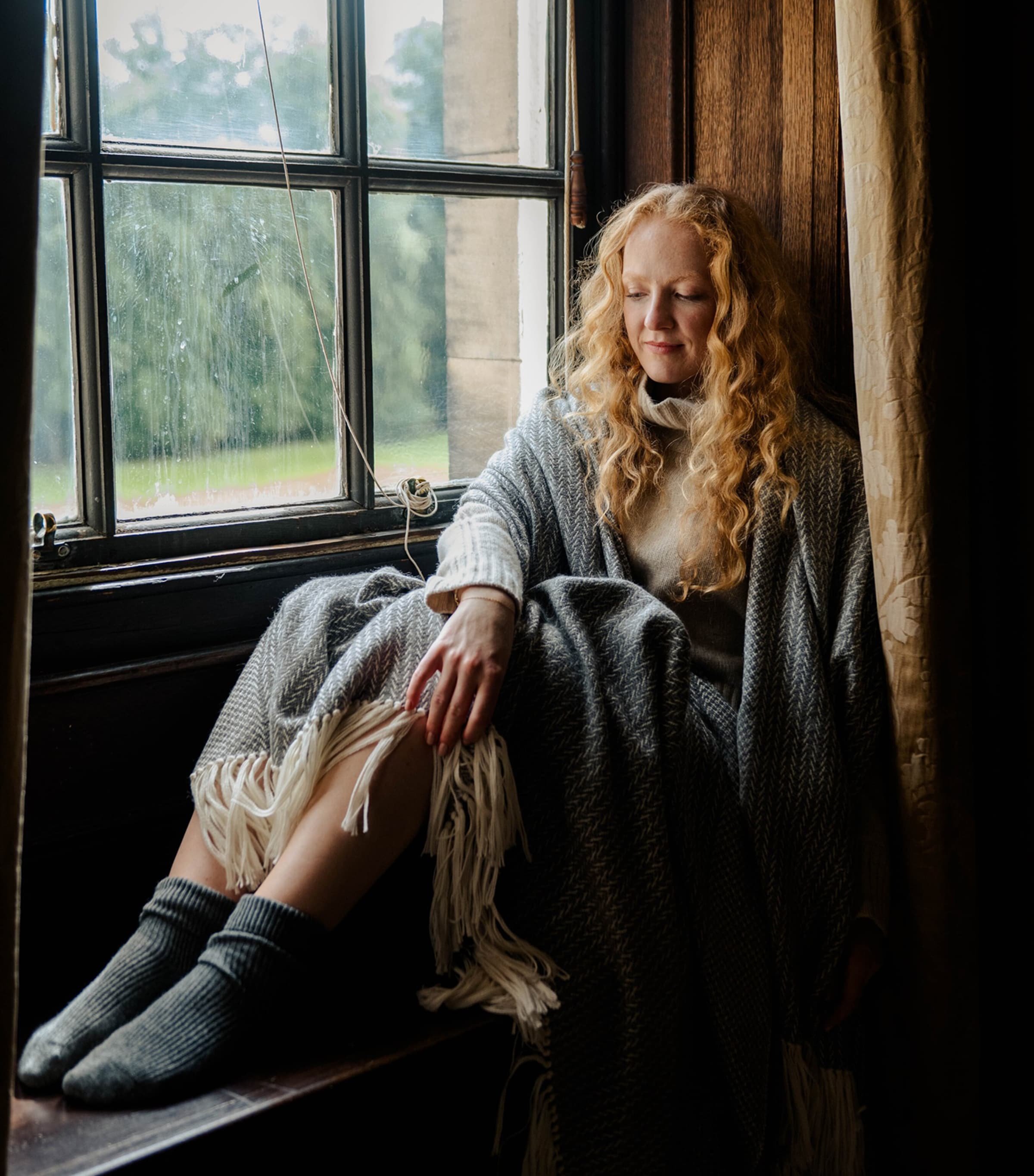 Alpaca-Blend Woodland Inkcap Throw (150cm x 230cm) GREY Image 5