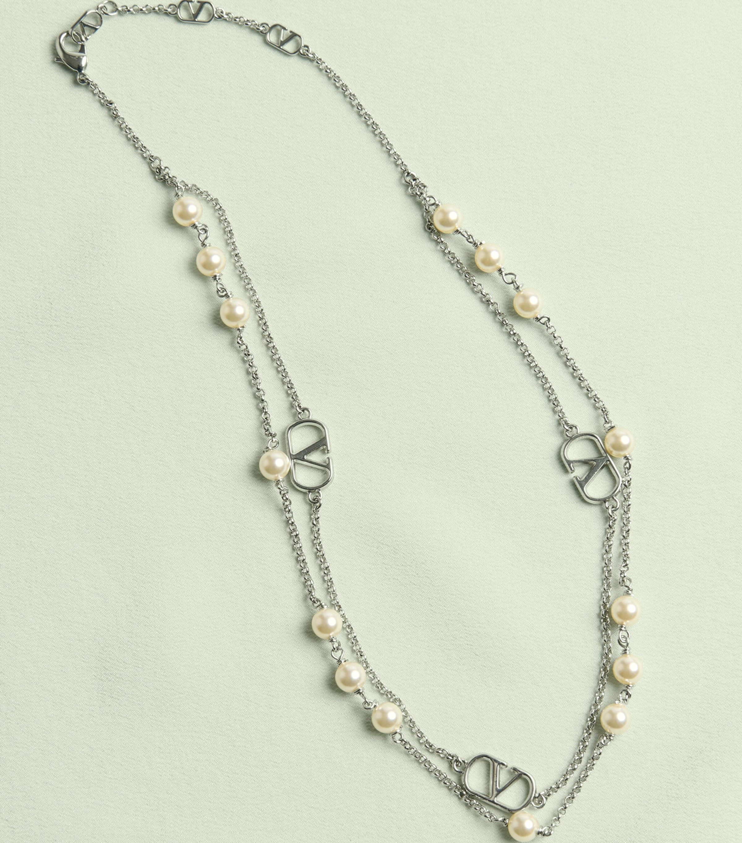 Double-Layered VLOGO Pearl Necklace 6RU Image 3