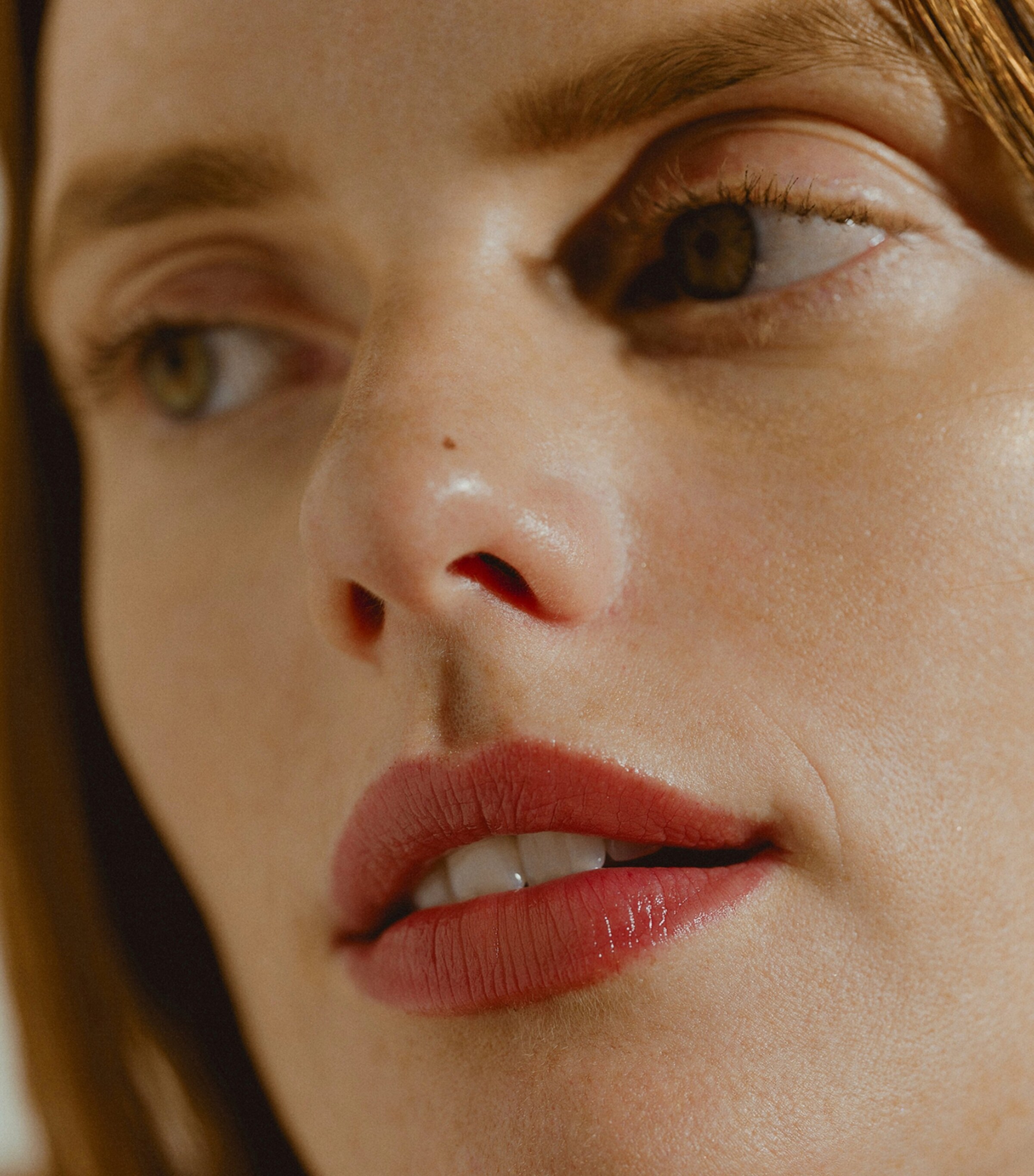 Sisley Le Phyto-Rouge Shine Lipstick Sheer Scarlet Image 3