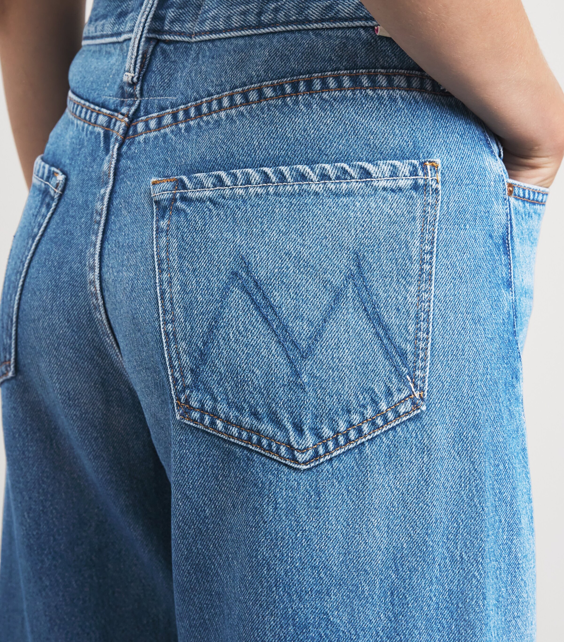 MOTHER Womens The Lemon Twist Sneak Wide-Leg Jeans Rolling In The Dough Image 3