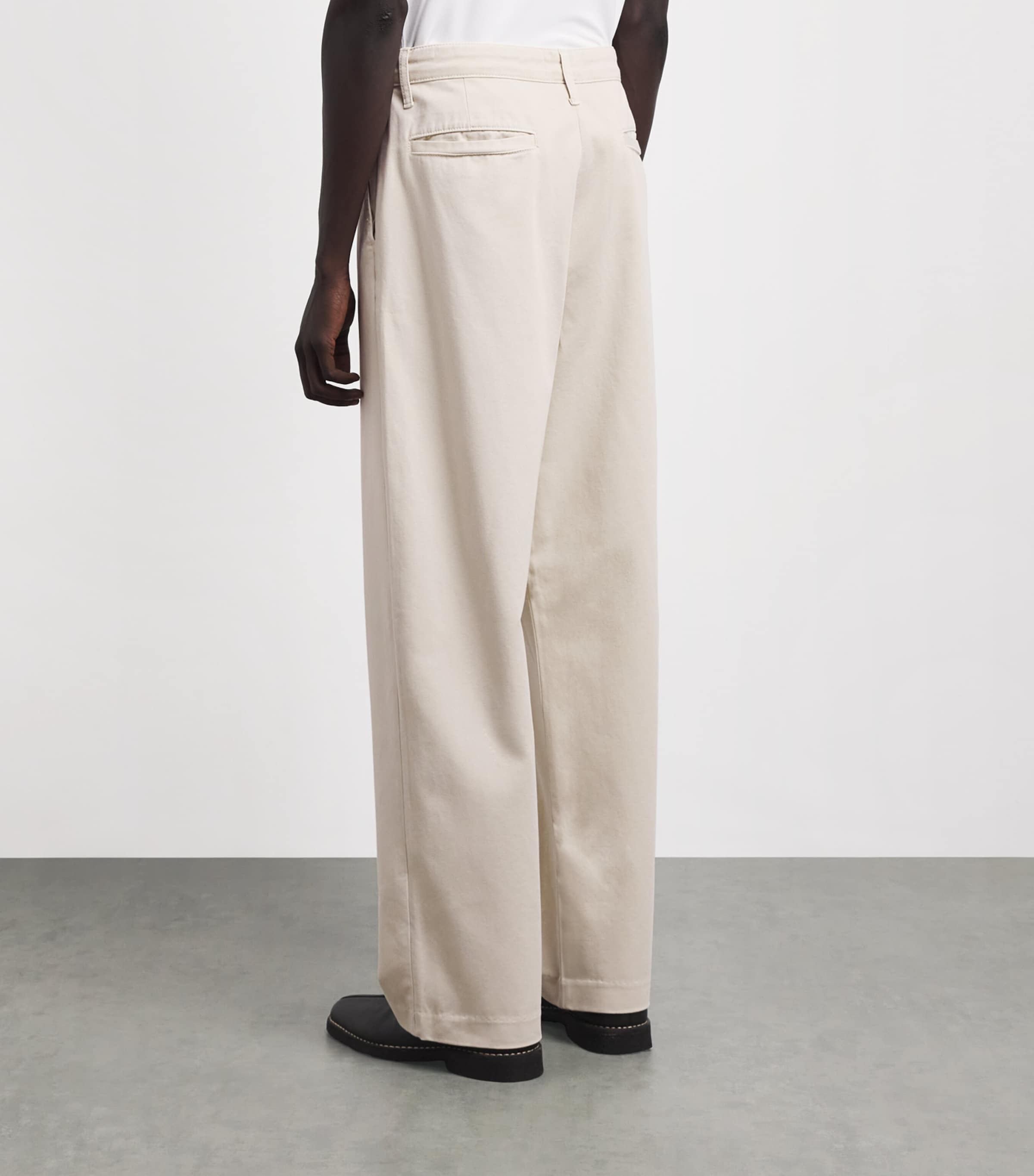 FRAME Mens Baggy Chinos Aunt Au Natural Image 5