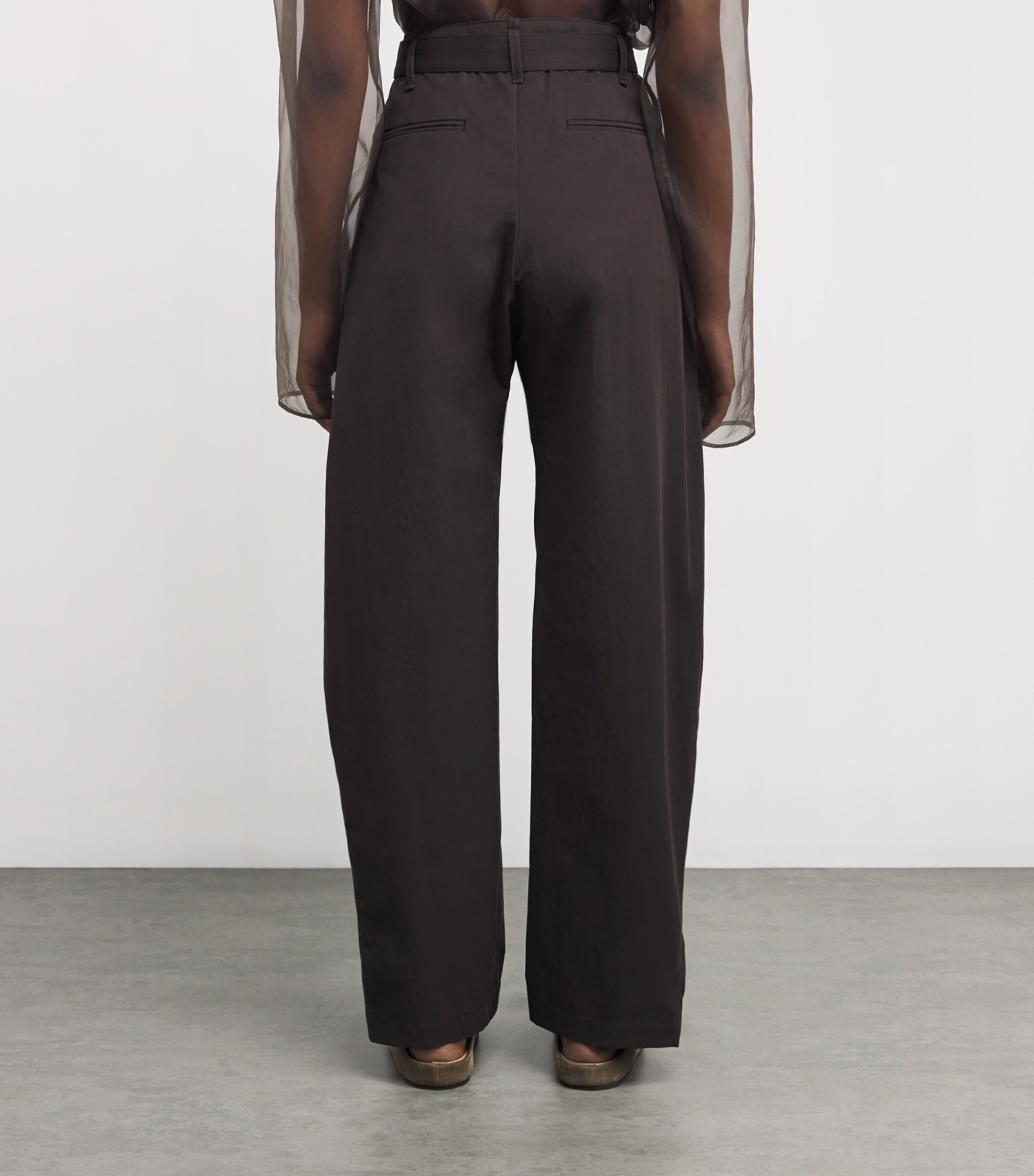 LEMAIRE ブラウン Volume ベルト トラウザーズ Lemaire Cotton Belted Volume Trousers | Harrods US
