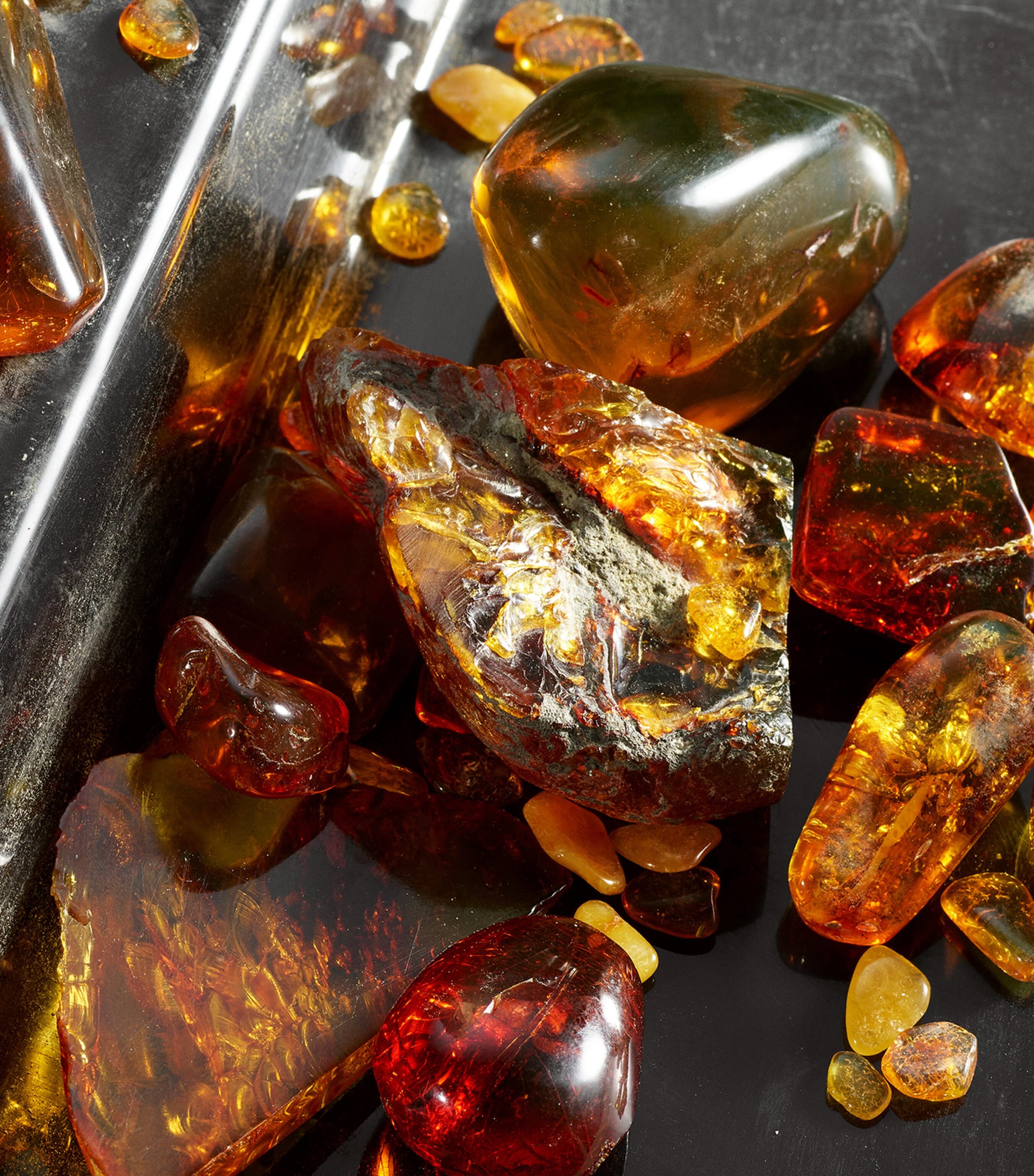 Q by Dolce & Gabbana Eau de Parfum Intense (100ml) NO COLOUR Image 4