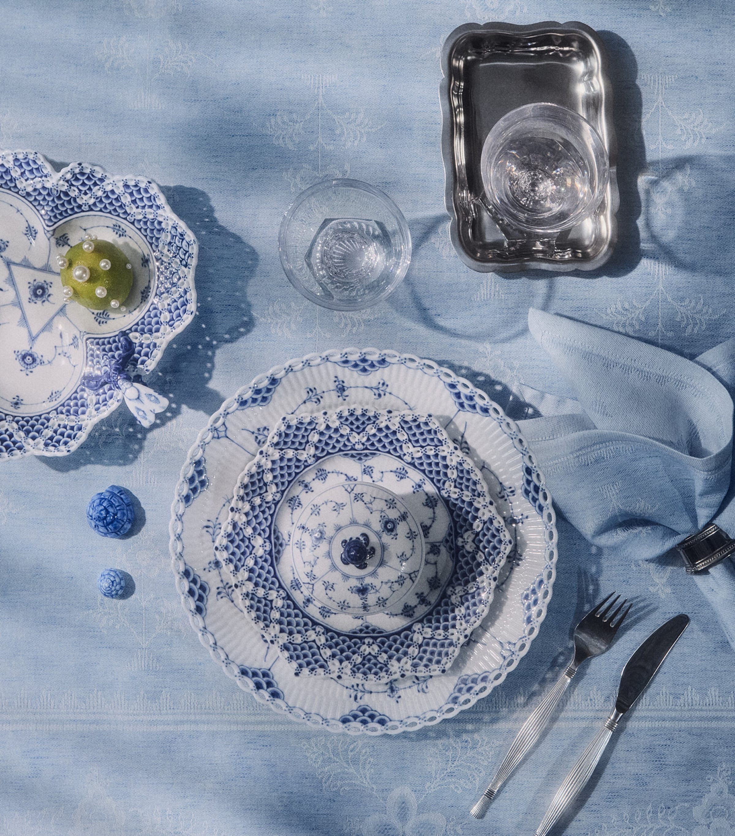Royal Copenhagen Jacquard Heritage Tablecloth (145cm x 320cm) Blue Image 7