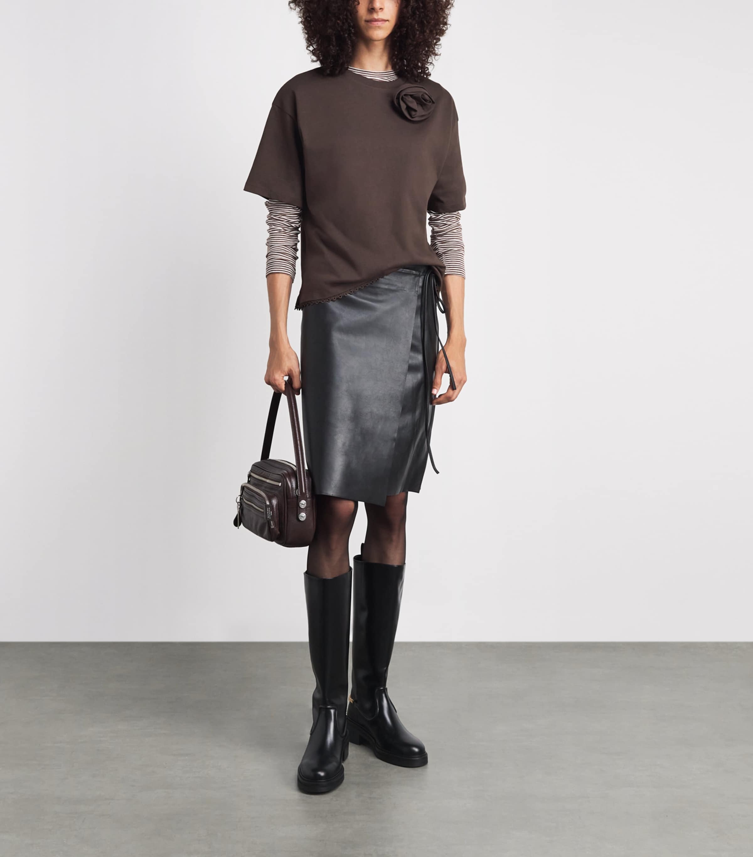 Claudie Pierlot Womens Cotton Floral-Appliqué T-Shirt Chocolate Image 2