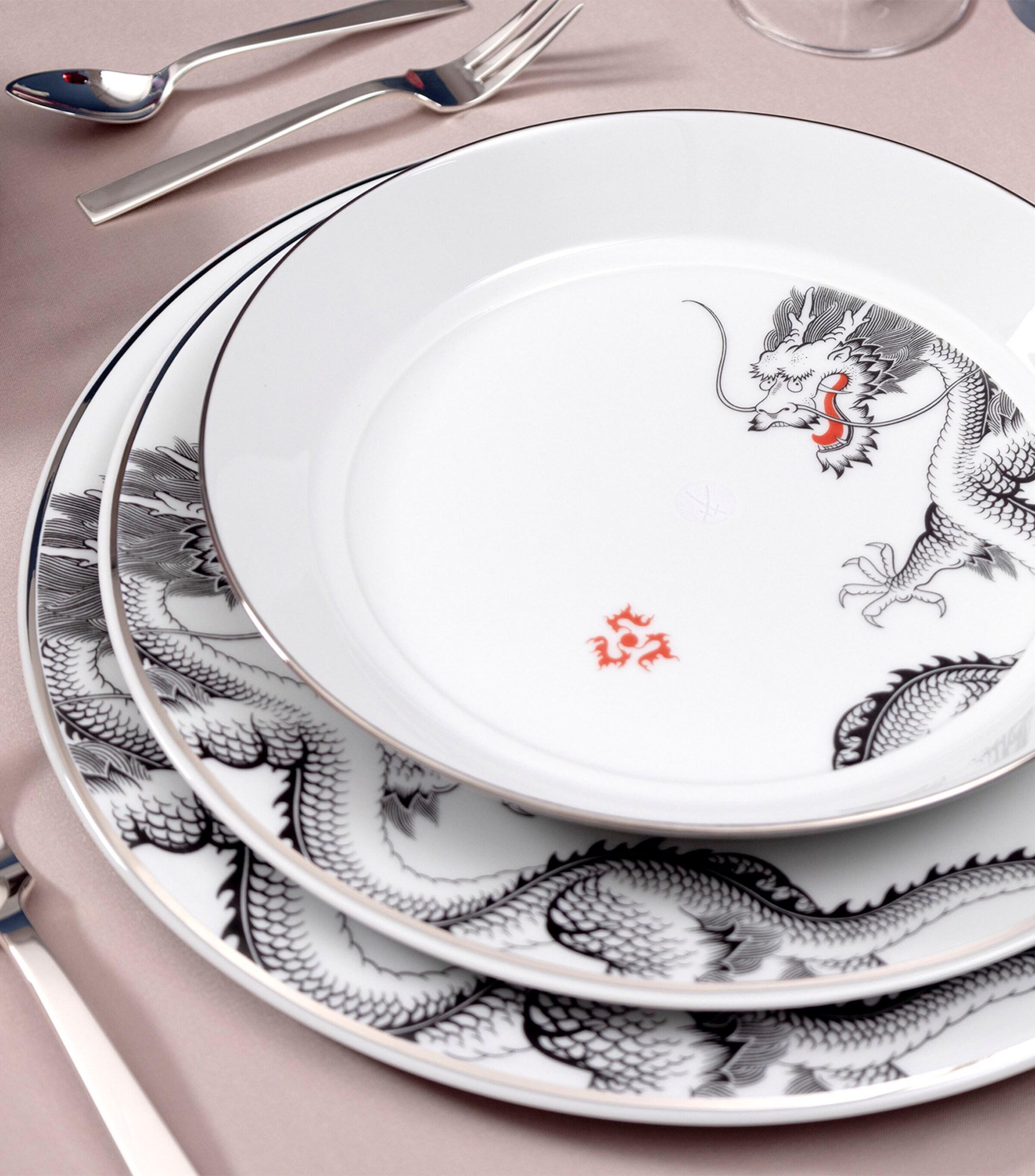 Meissen Porcelain-Platinum Lucky Dragon Dinner Plate (29cm) Platinum Image 5