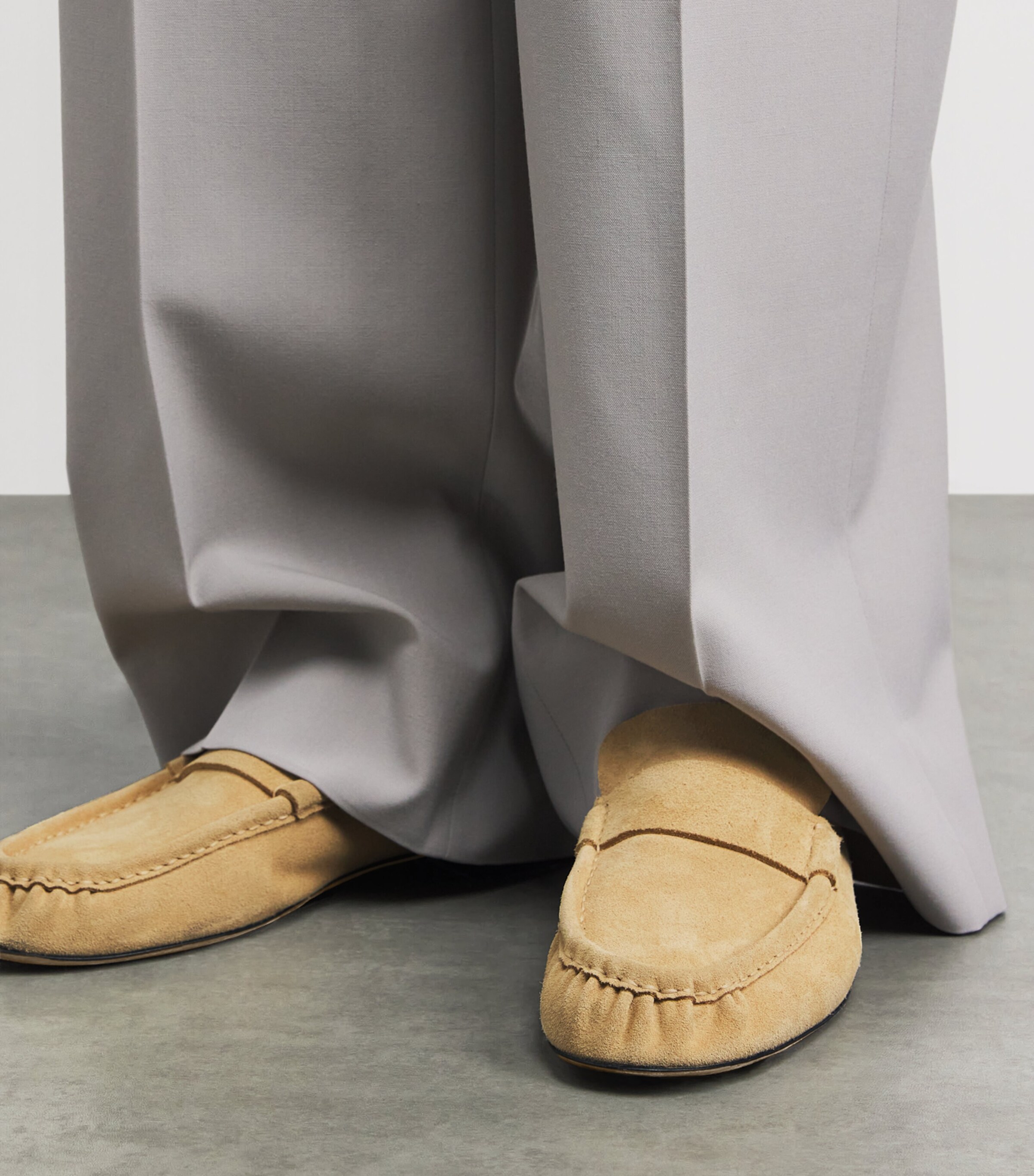 THE ROW ベージュ レザー ローファー The Row Beige Soft Suede Loafers | Harrods US