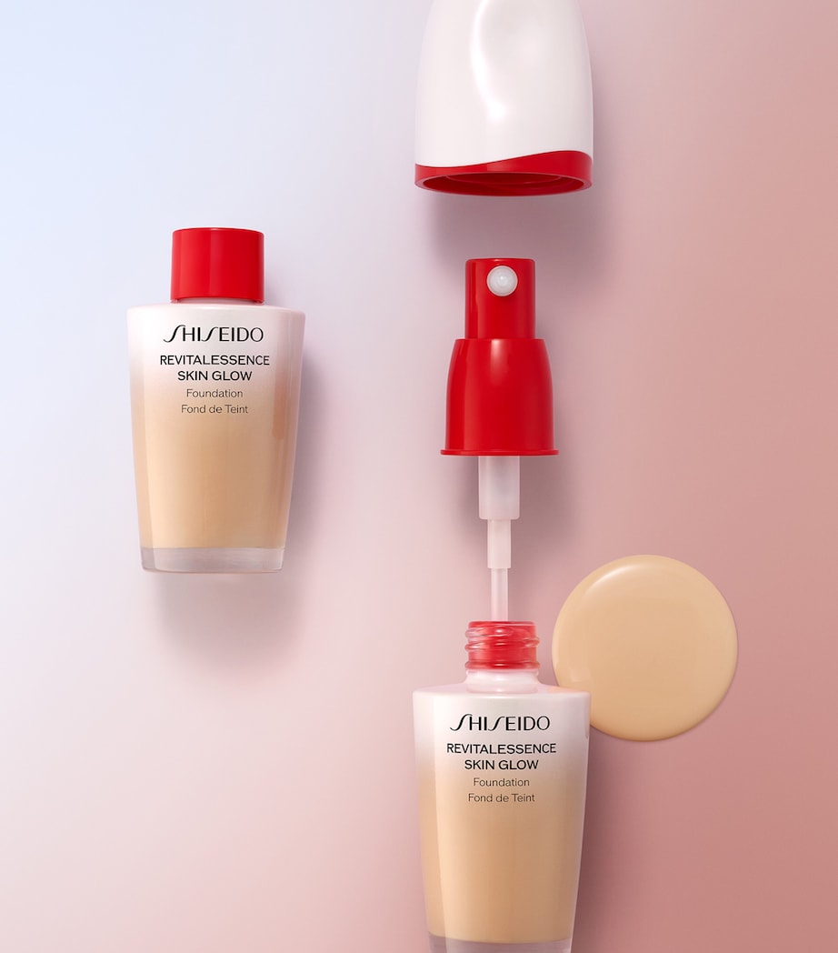 Shiseido Revitalessence Skin Glow Foundation SPF 30 Alabaster Image 5