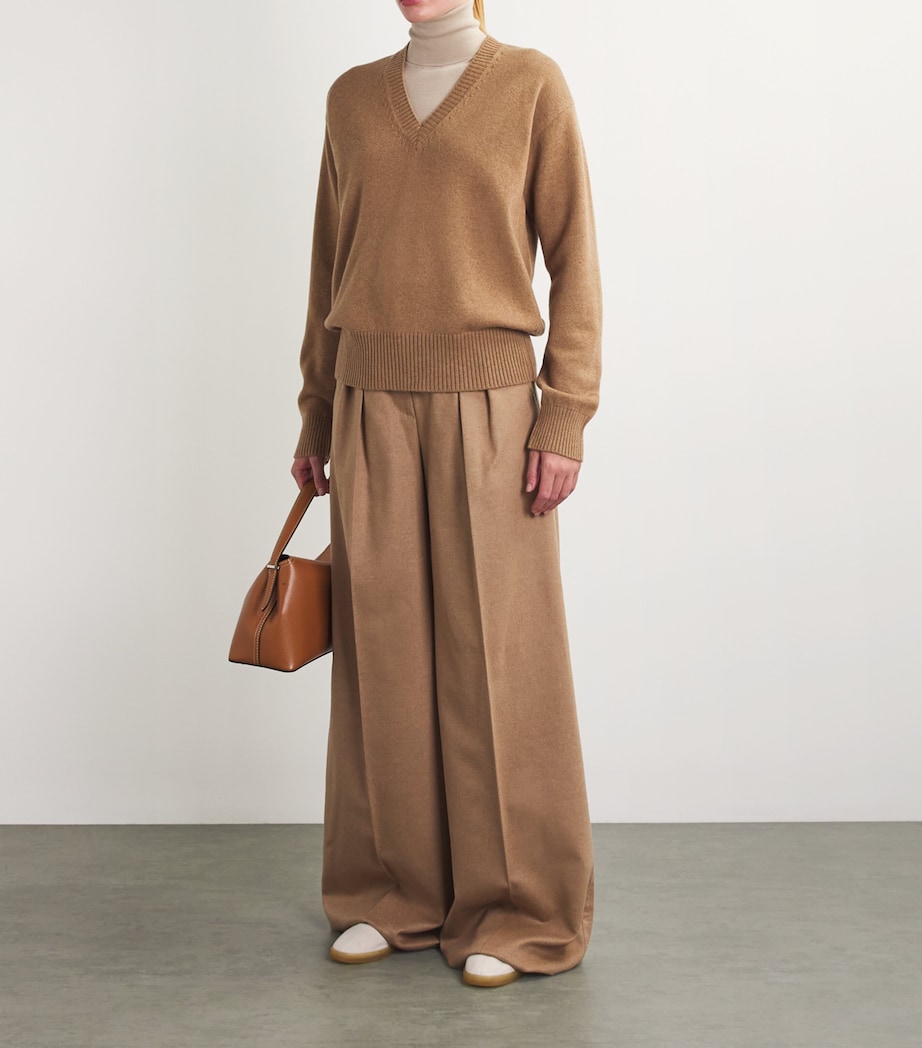 Cashmere V-Neck Sweater LLAMA Image 2
