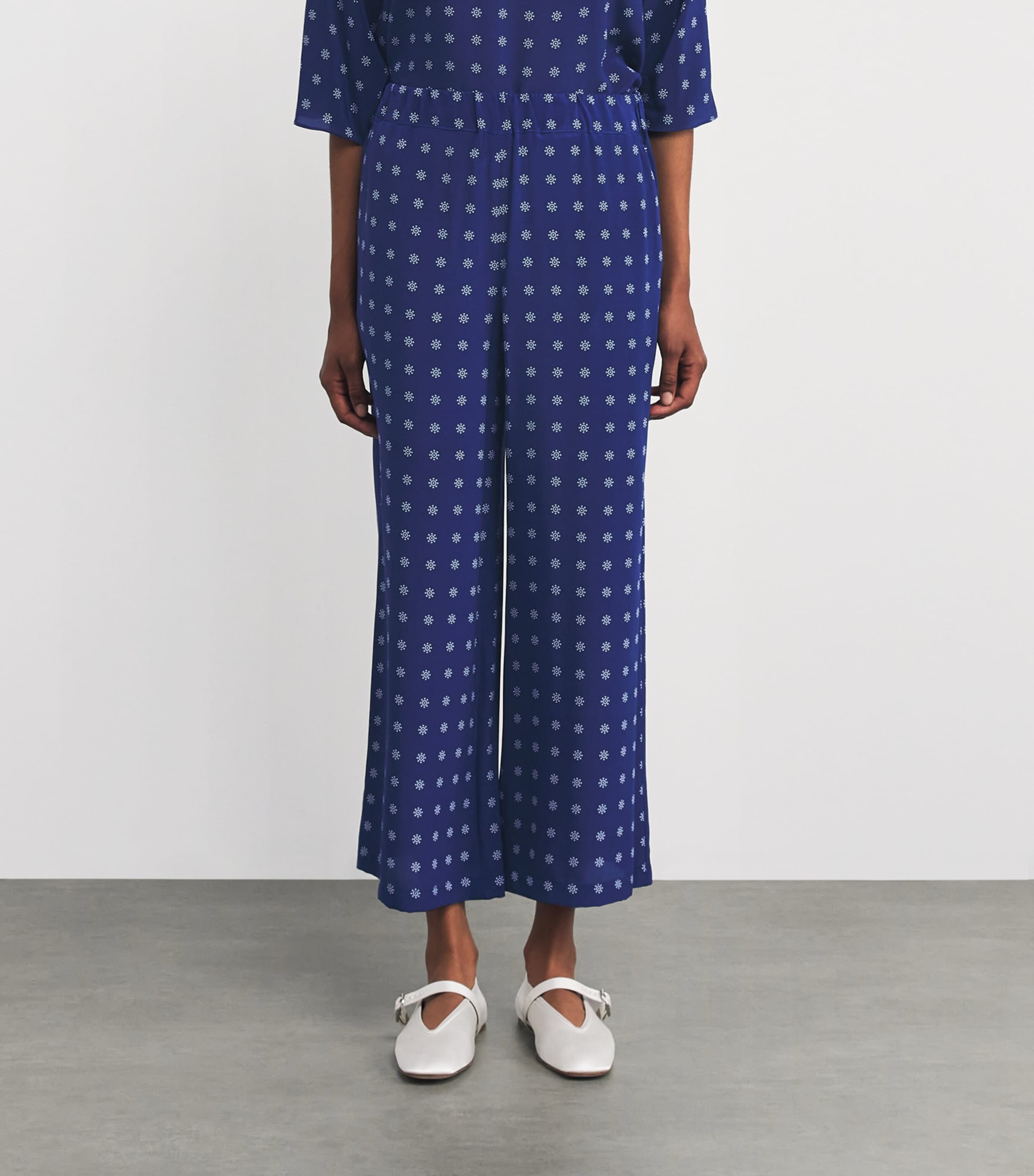 【送料&関税込】Weekend Max Mara Floral Printed Cropped Trou Weekend Max Mara Floral Printed Cropped Trousers | italist