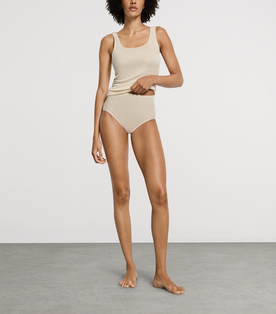 Hanro Womens Cotton Seamless Maxi Briefs Summer Sand Image 4