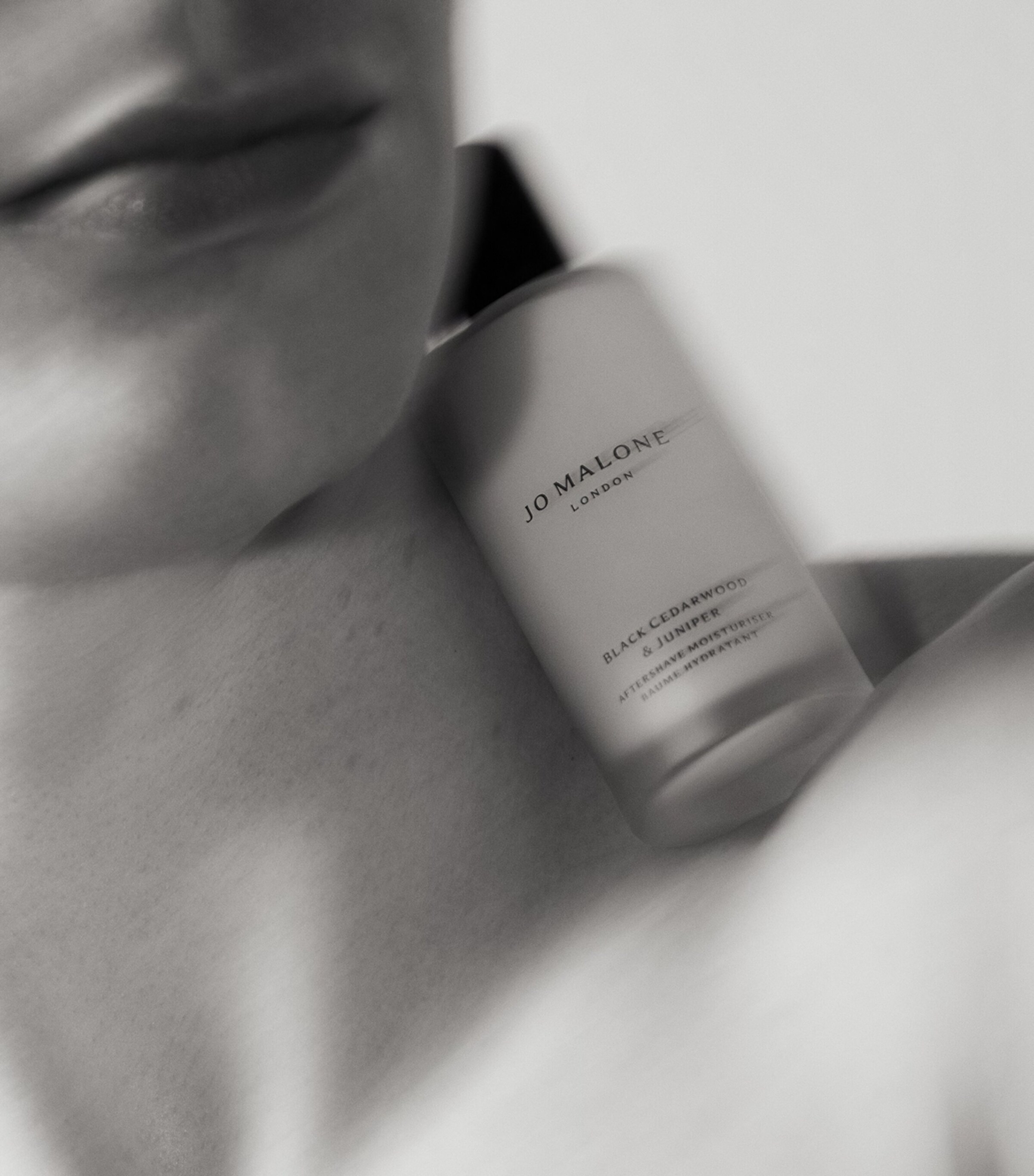 Black Cedarwood & Juniper Aftershave Moisturiser (45ml) NO COLOUR Image 2