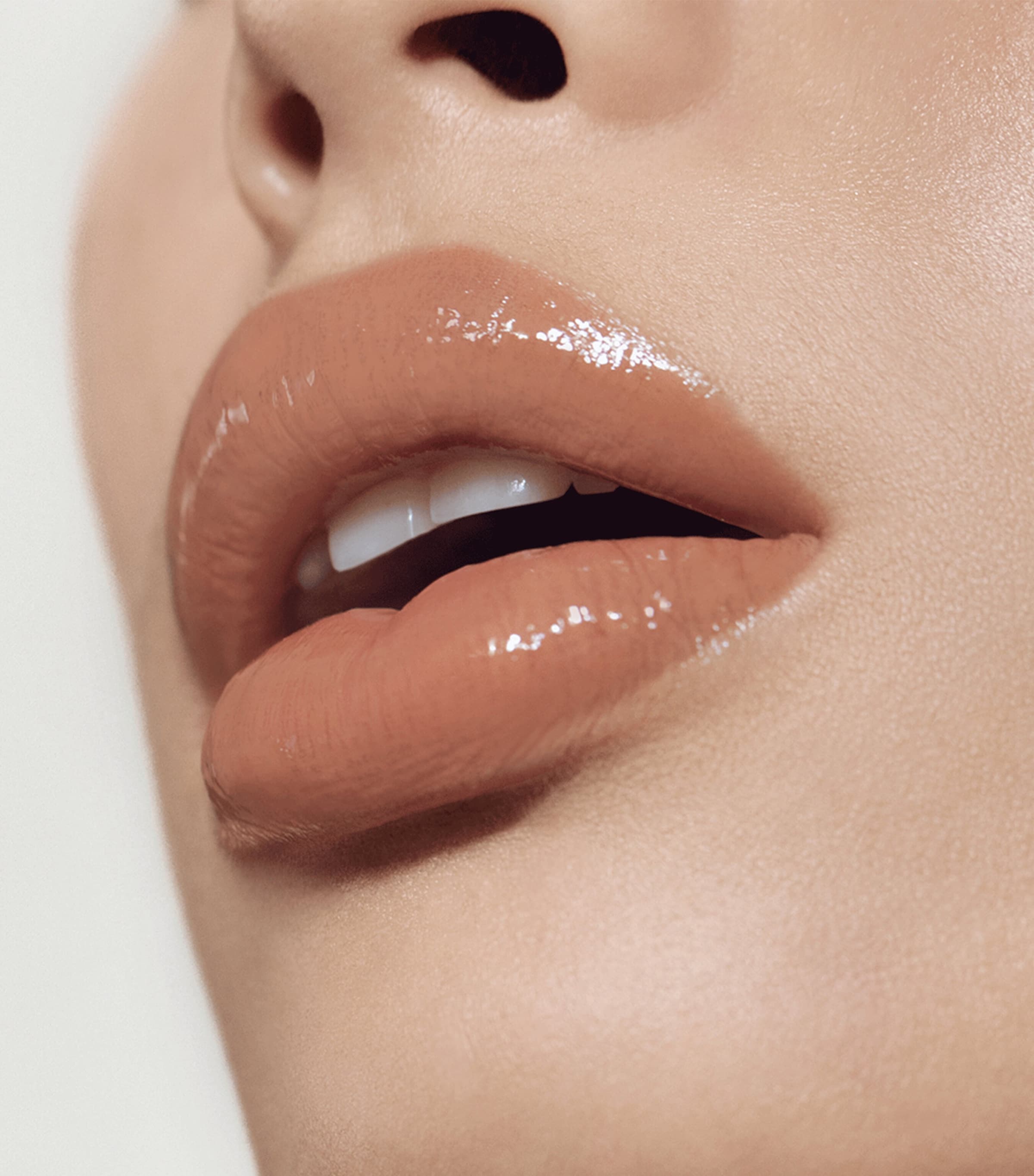 Victoria Beckham Beauty Posh Lip Gloss Tanline Image 3
