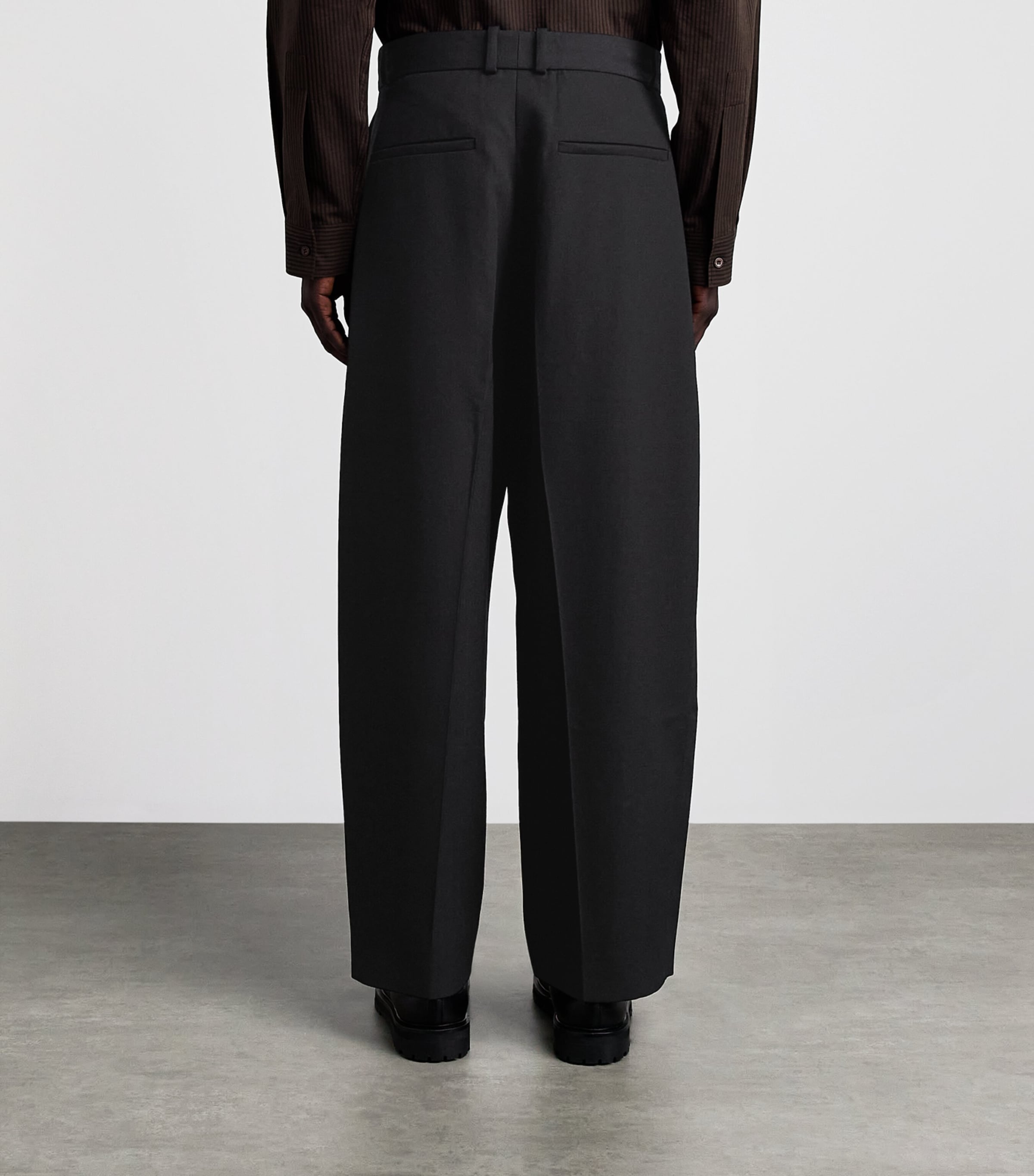 Studio Nicholson Mens Double Pleated Barrel-Leg Trousers Black Image 5