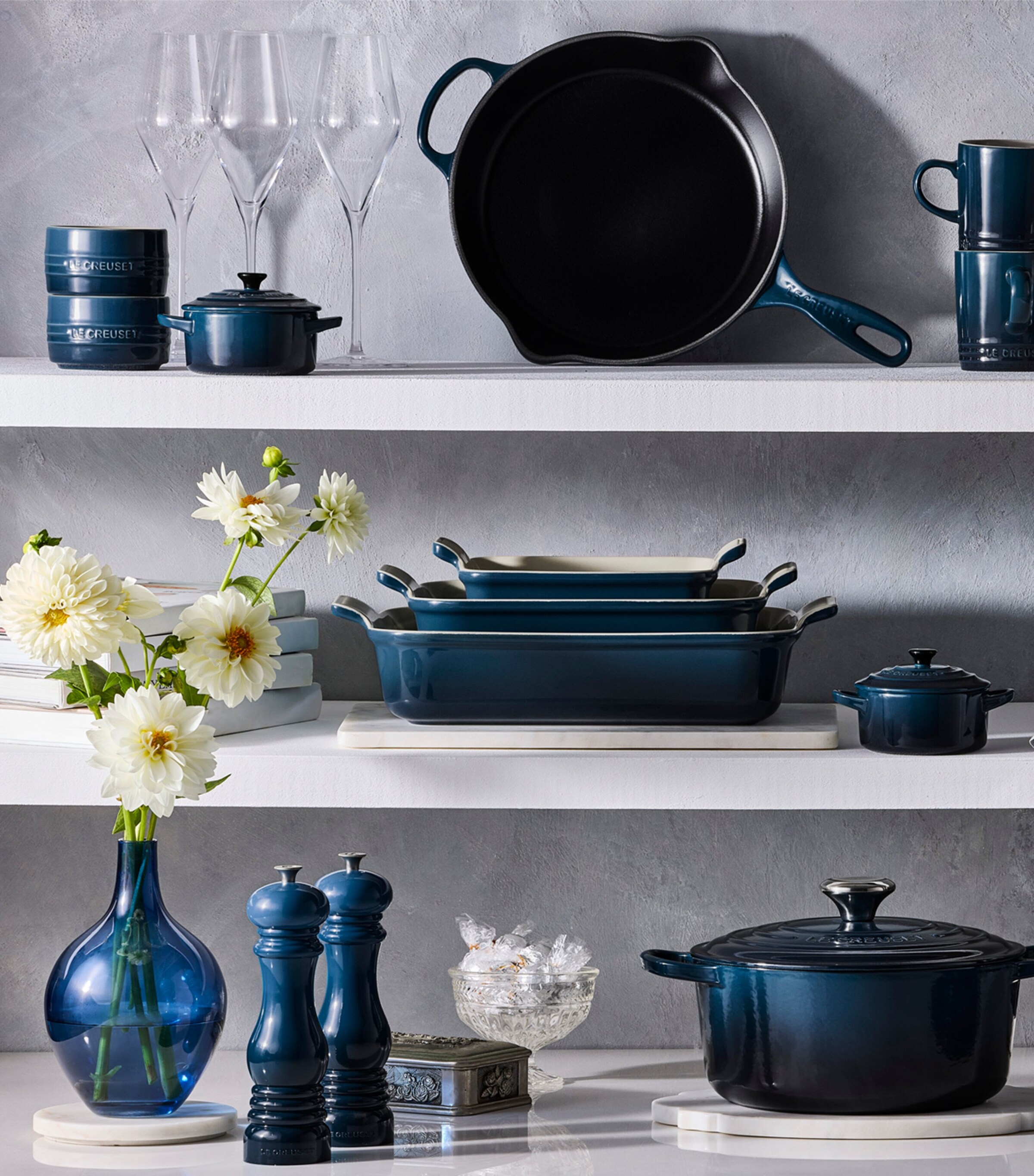 Enamelled Cast Iron Round Casserole Dish (20cm) BLUE Image 6