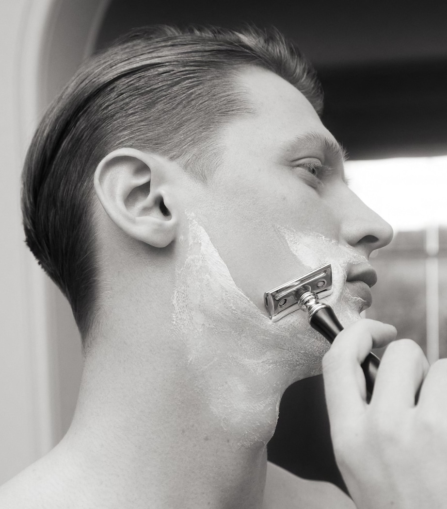 Black Cedarwood & Juniper Shaving Cream (200ml) NO COLOUR Image 3