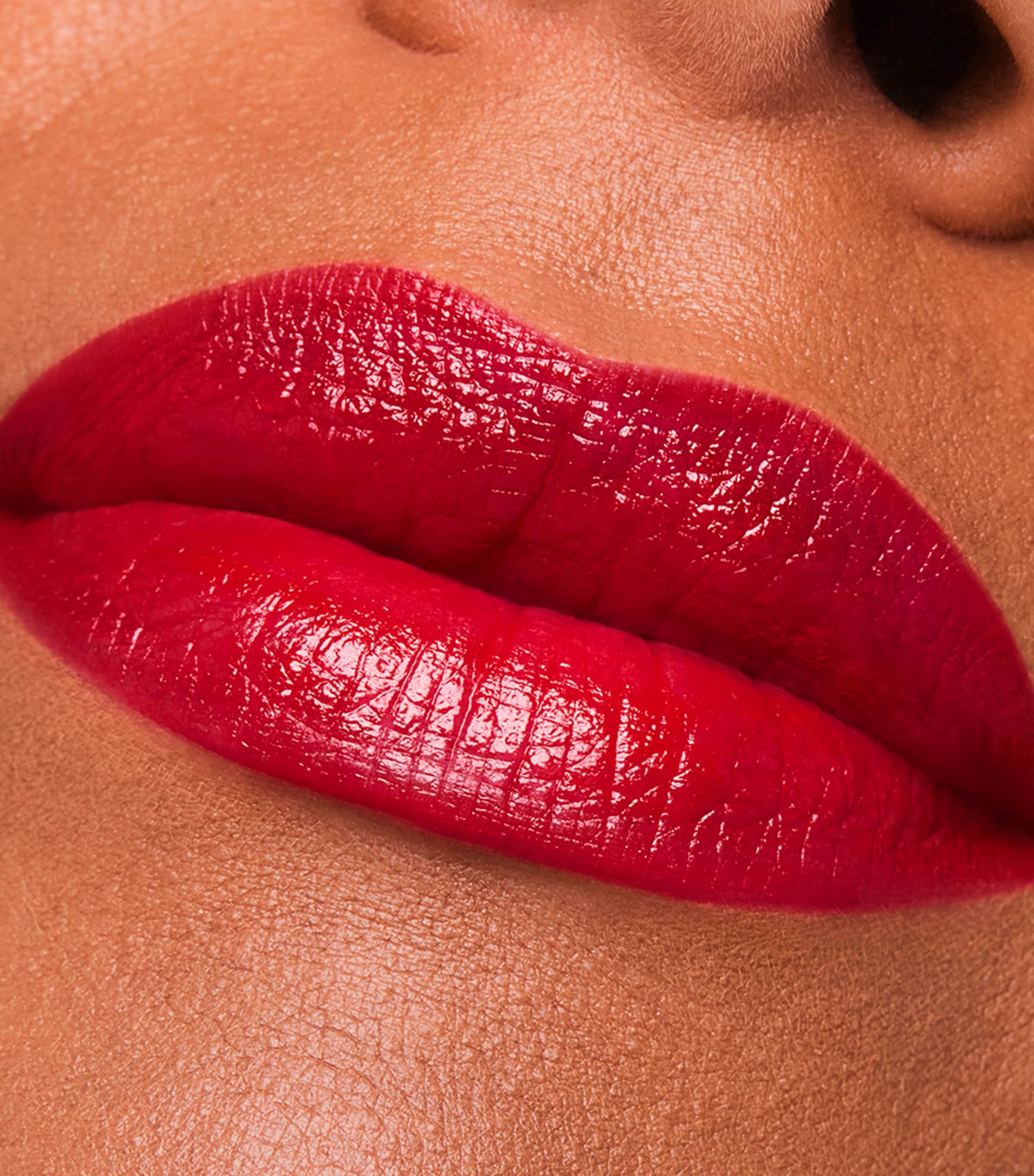 Pure Color Crème Lipstick UNCONTROLLABLE Image 3