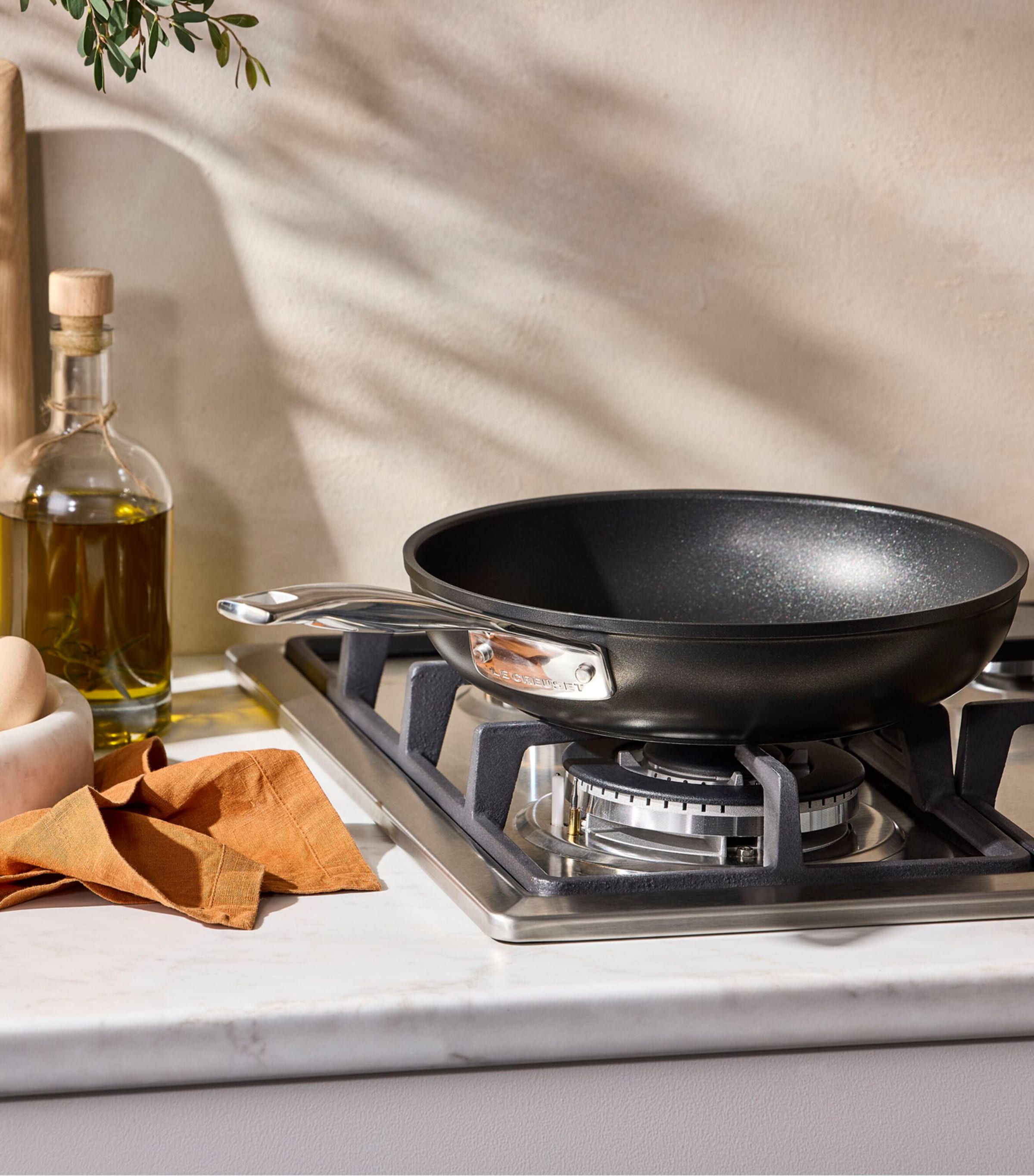 Le Creuset Non-Stick Deep Frying Pan (26cm) Image 8