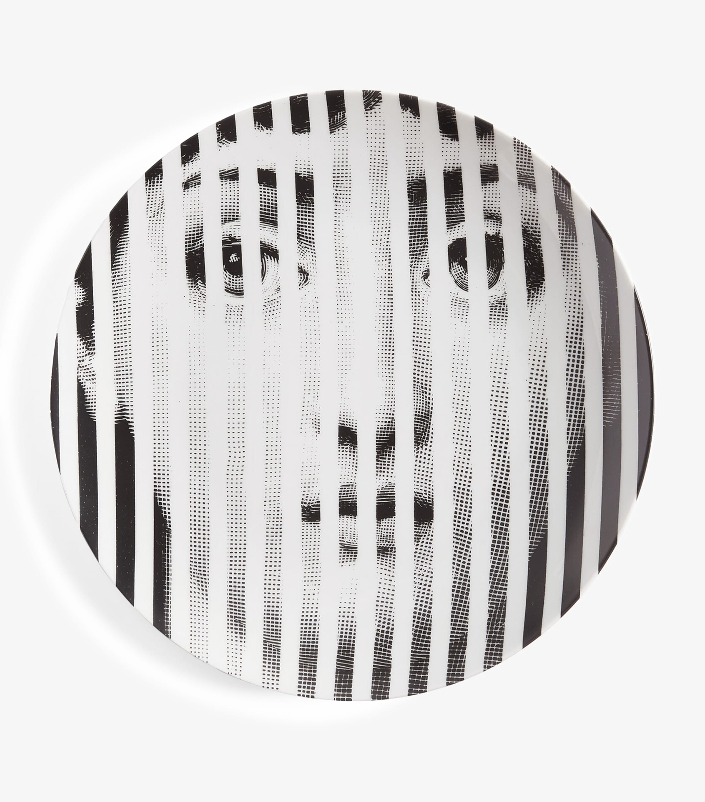 Fornasetti Tema e Variazioni No. 34 Wall Plate (26cm) | Home Accessories | Wall Plates | Designers | Fornasetti