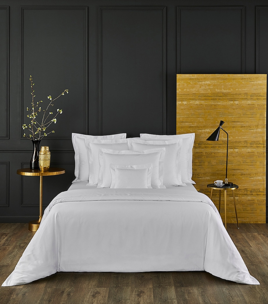 Triomphe Oxford Pillowcase (50cm x 75cm) NO COLOUR Image 1