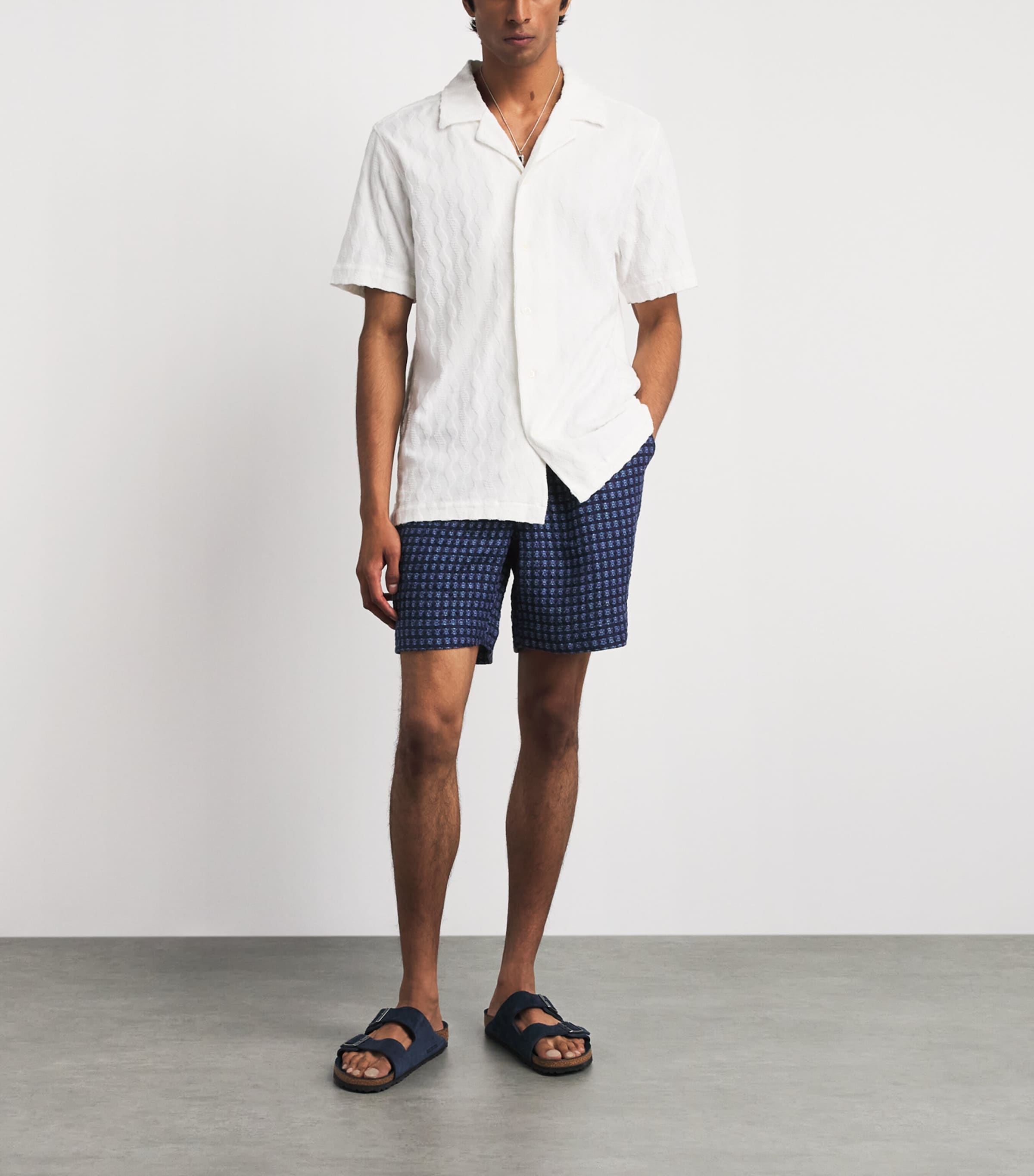 CHÉ Mens Linen Riita Shorts Navy Image 2