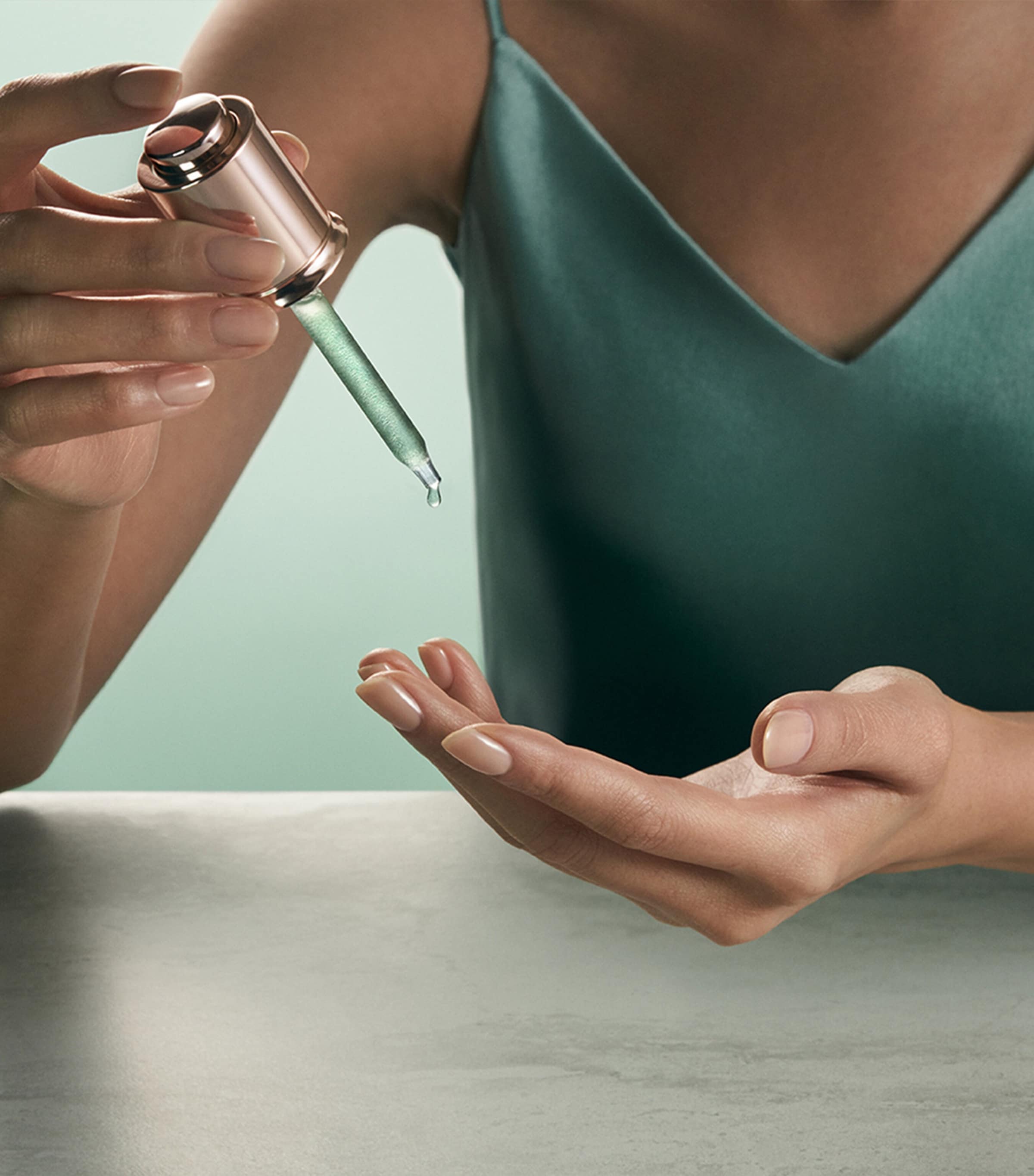 The Micro Peel (30ml) NO COLOUR Image 6