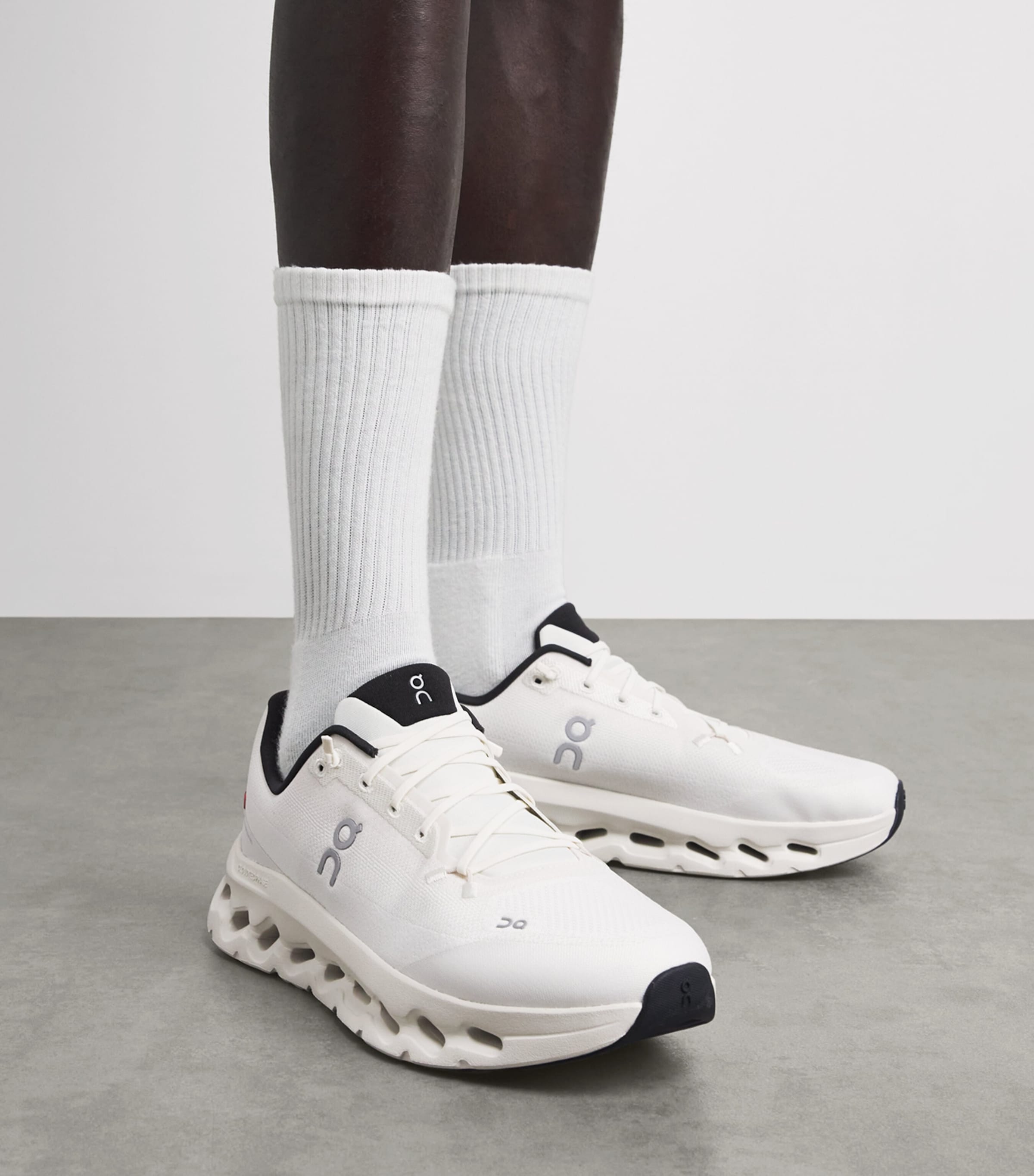 On Mens Cloudtilt Trainers Pearl | Ice Image 2