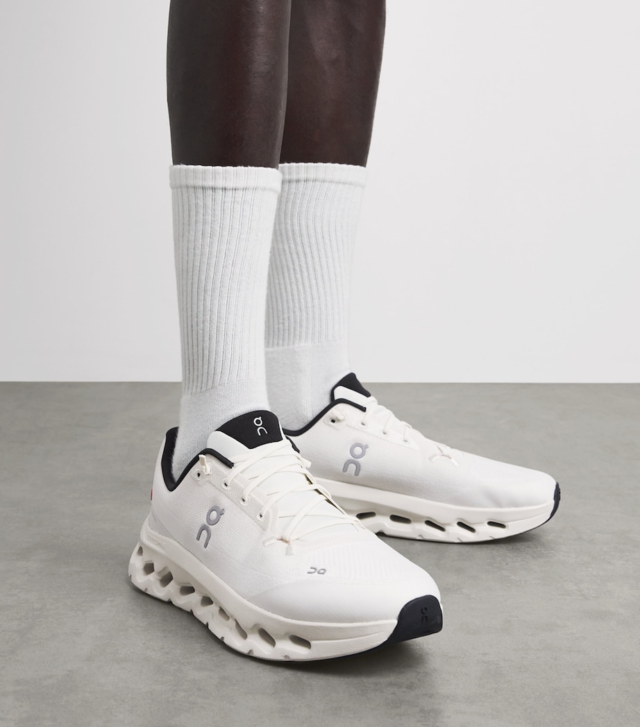 On Mens Cloudtilt Trainers Pearl | Ice Image 2