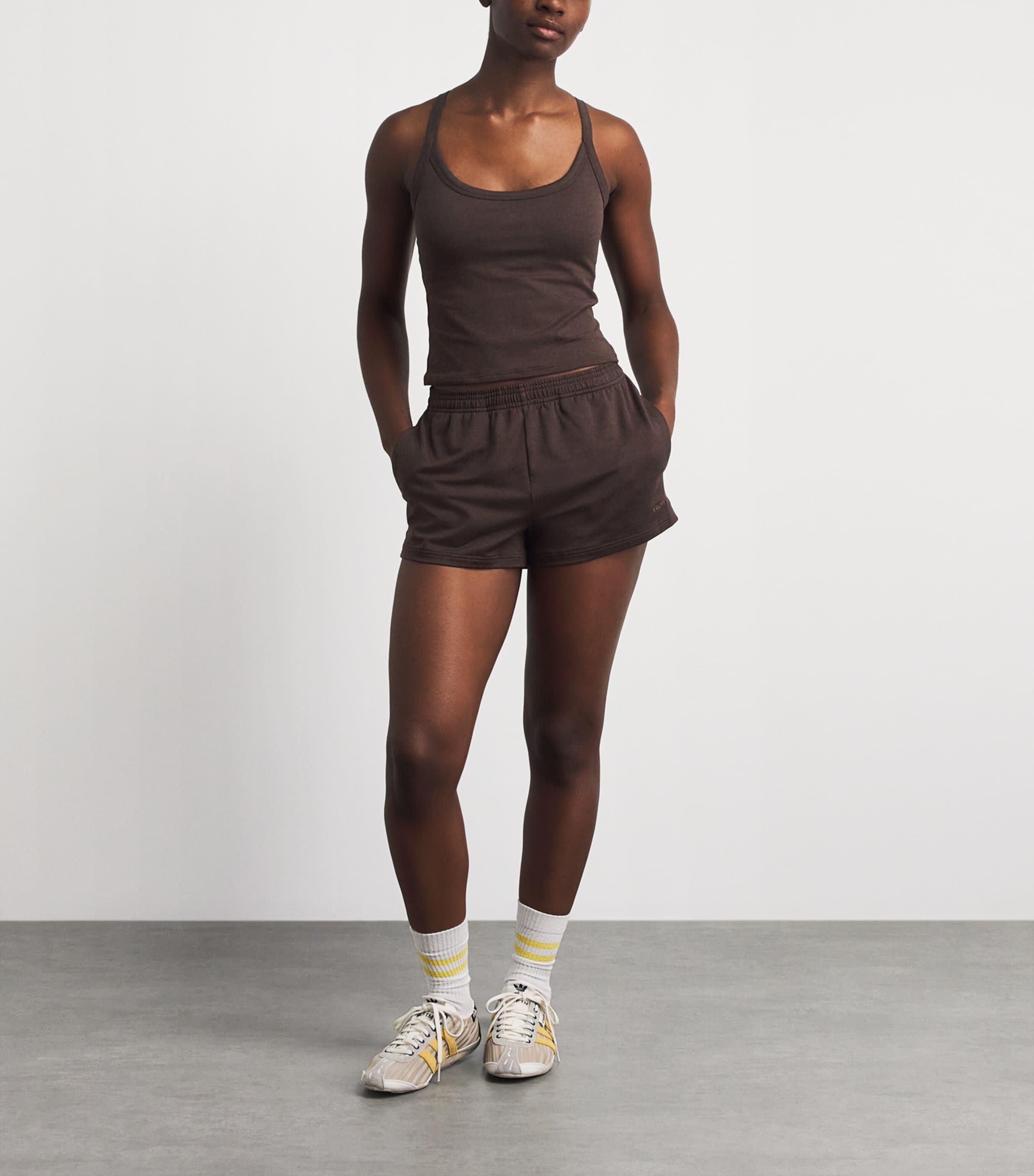VUORI Womens Halo Shorts Java Heather Image 2