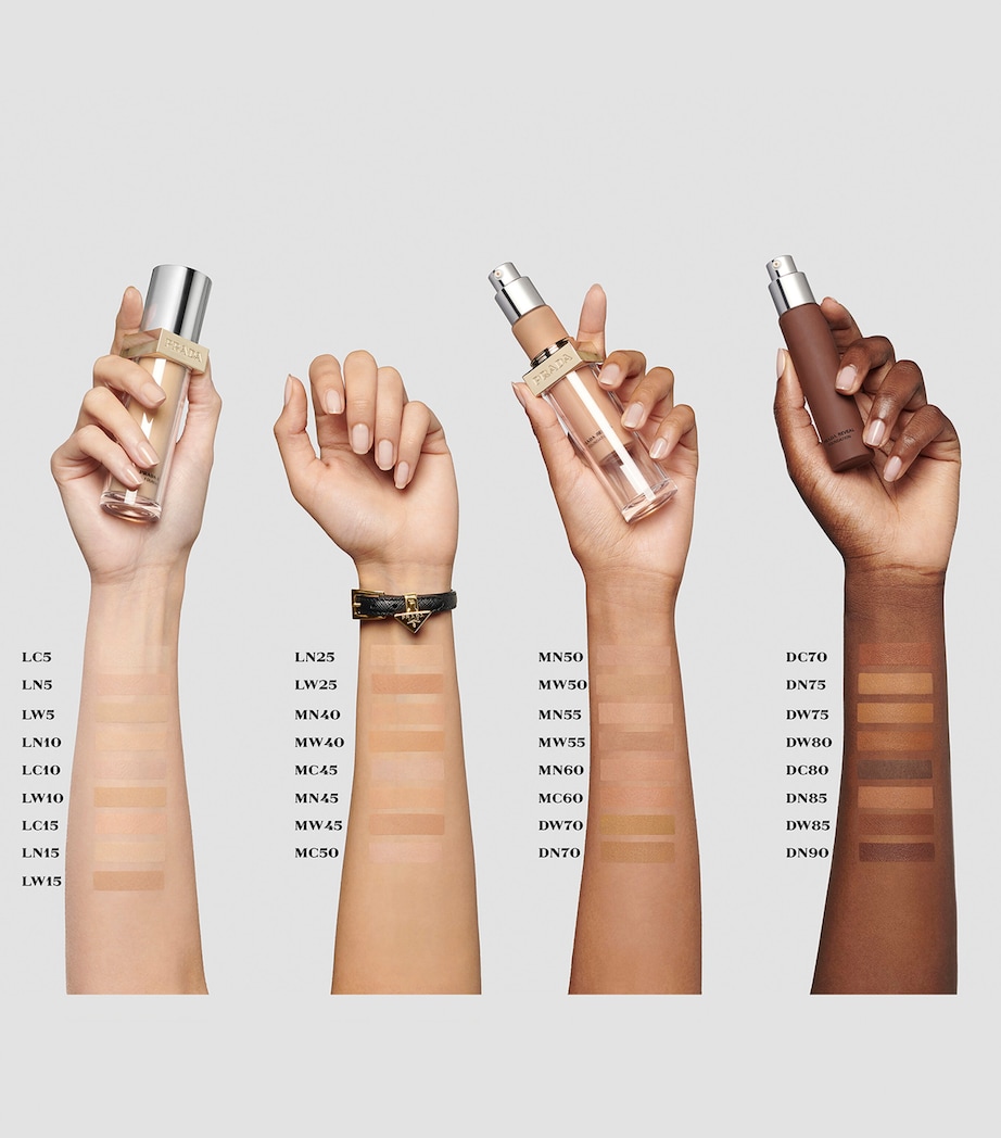 Reveal Skin Optimising Foundation DW70 Image 3