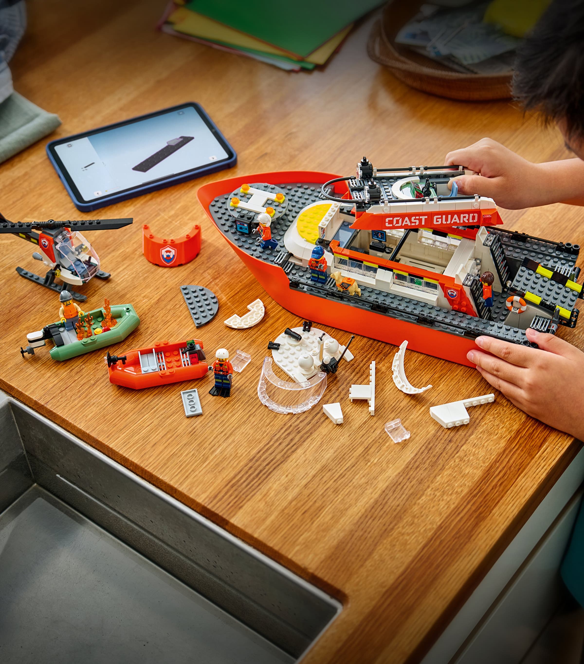 Lego City Coast Guard Rescue Boat & Helicopter 60504 Image 3