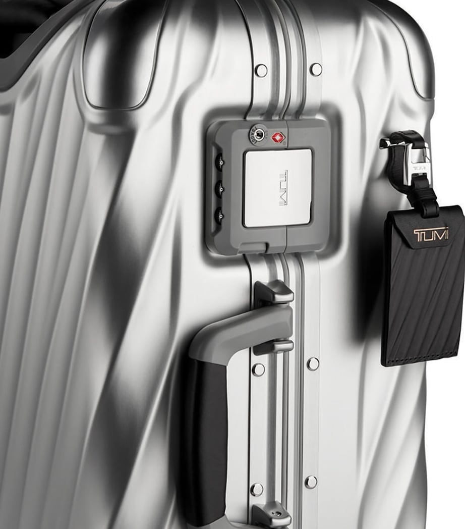 19 Degree Aluminium Cabin Suitcase (65cm) SILVER Image 2