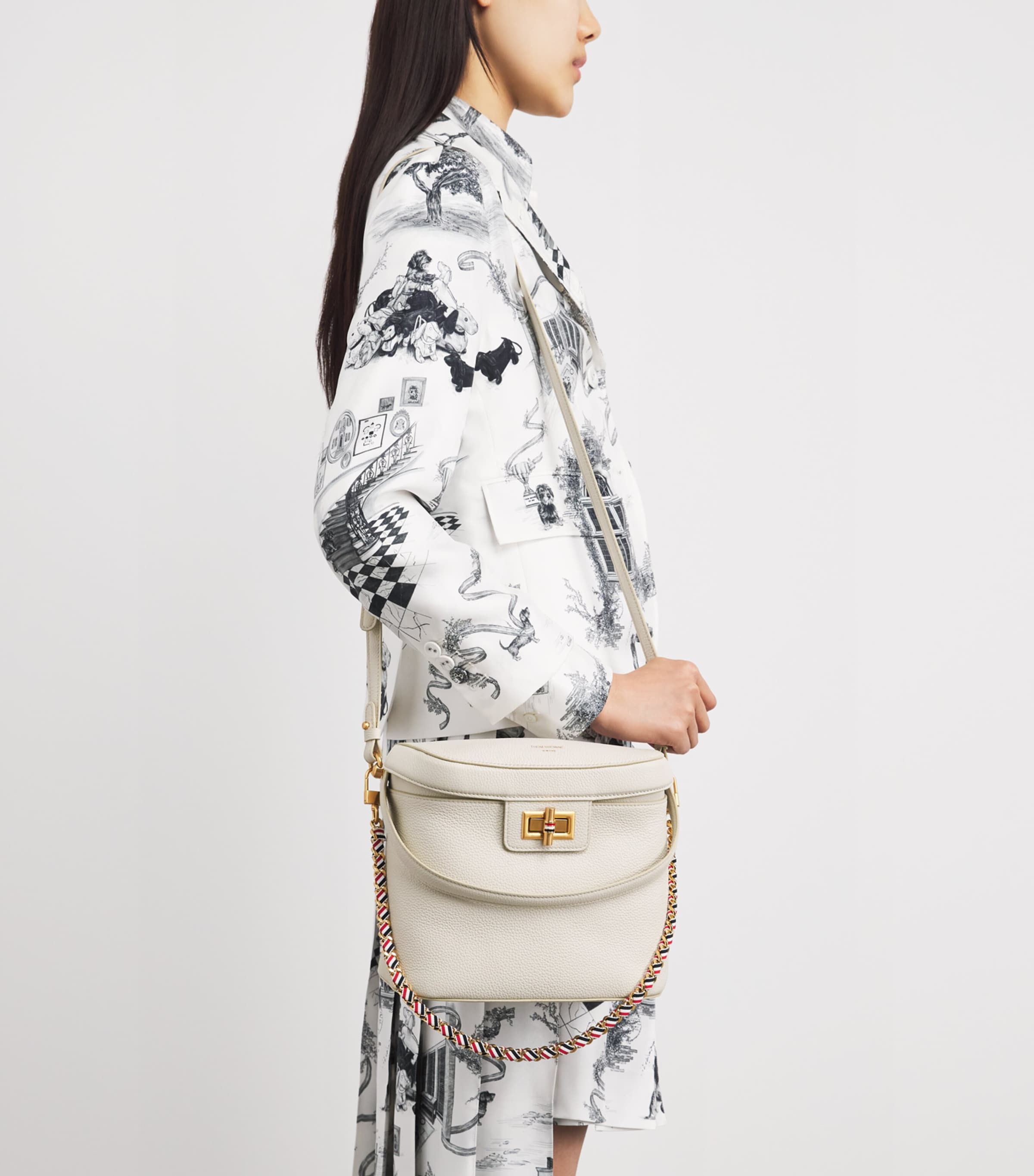 Pebble Leather Box Bag OFF WHITE Image 2