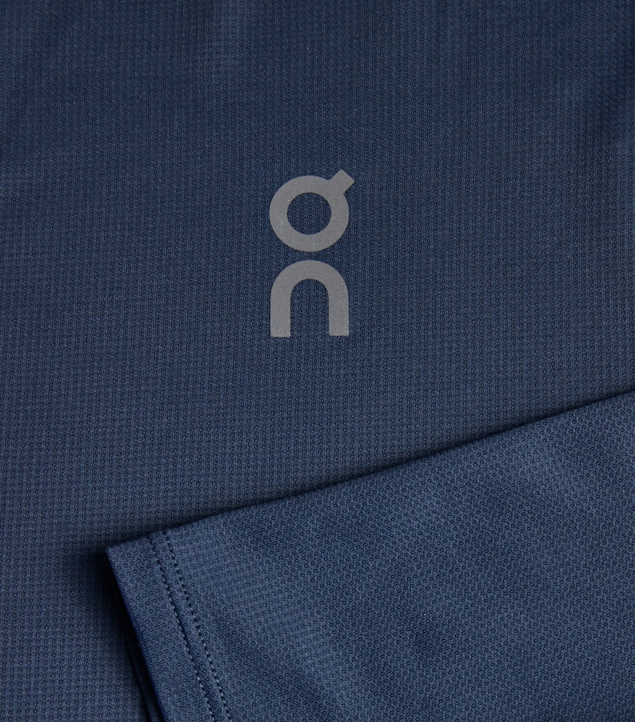 On Mens Performance Long-Sleeve Running T-Shirt Navy | Black Image 6