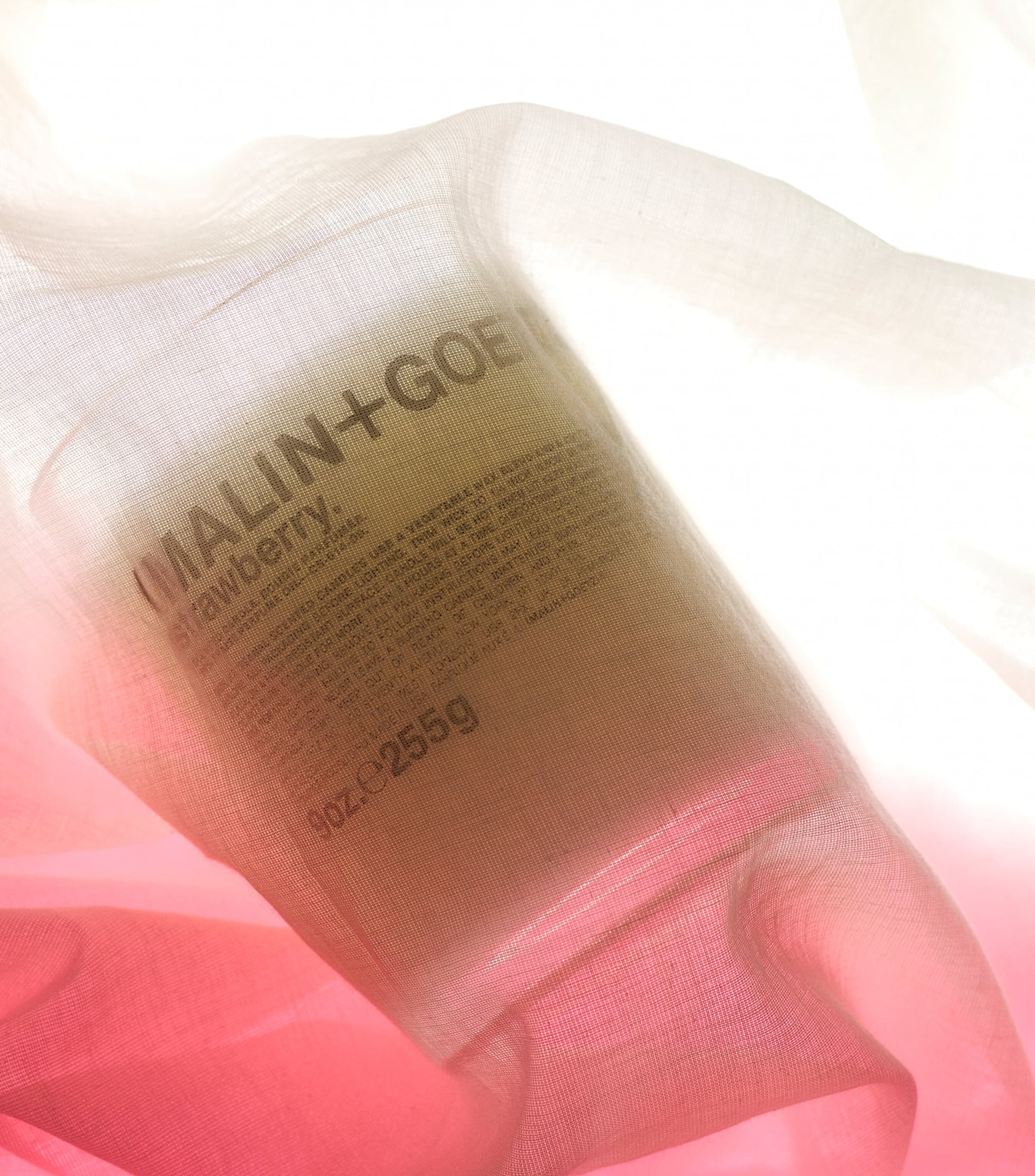 Strawberry Candle (255g) NO COLOUR Image 4