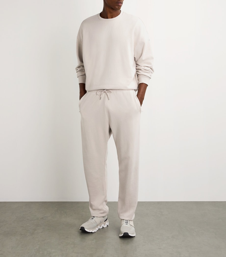 Alo Yoga Mens Cotton-Blend Chill Sweatpants Bone Image 2