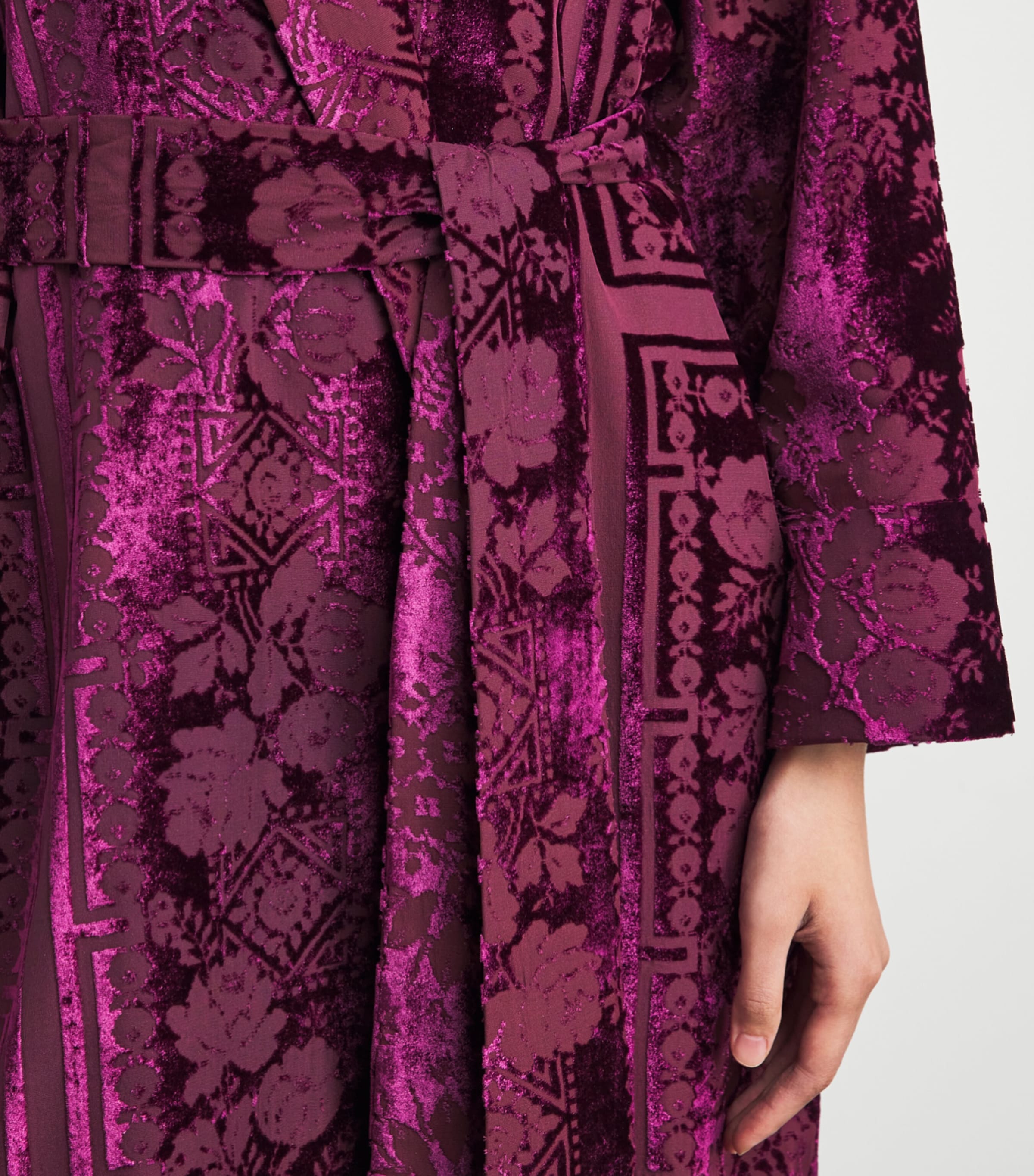 Daniel Hanson Burgundy Jacquard Liquid Velvet Robe | Harrods UK
