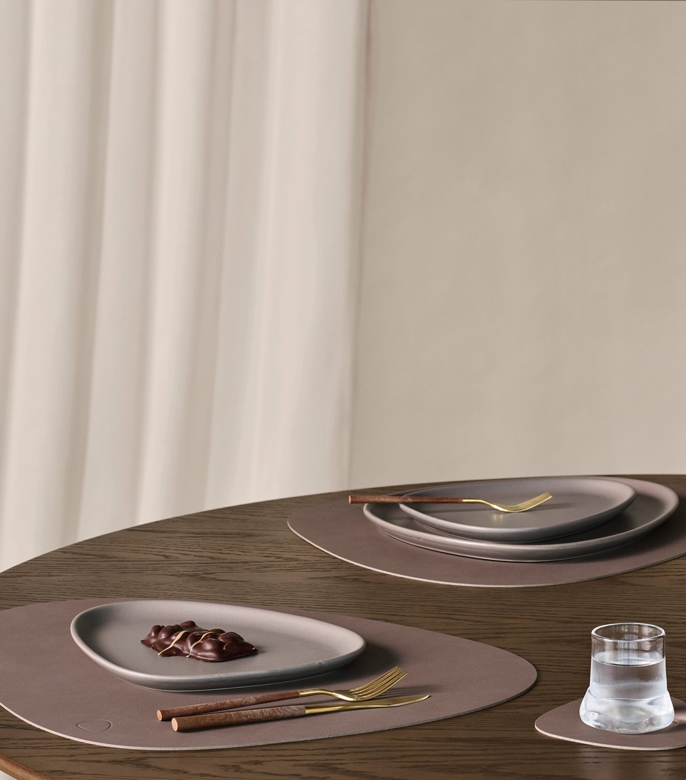 Large Curve Nupo Table Mat (Set of 4) TRUFFLE Image 3