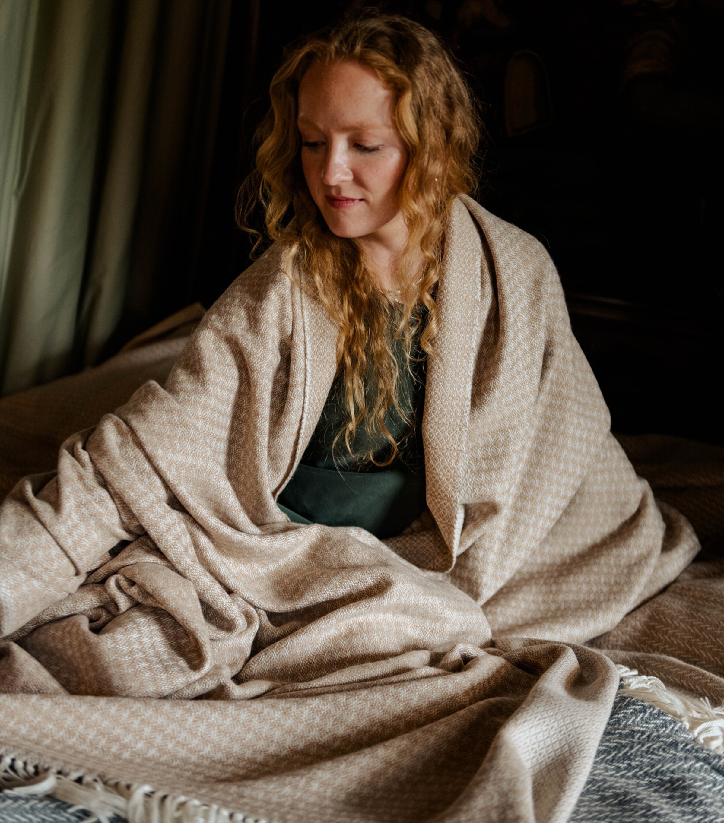 Araminta Campbell Alpaca-Blend Willow Throw (150cm x 230cm) Caramel Image 4