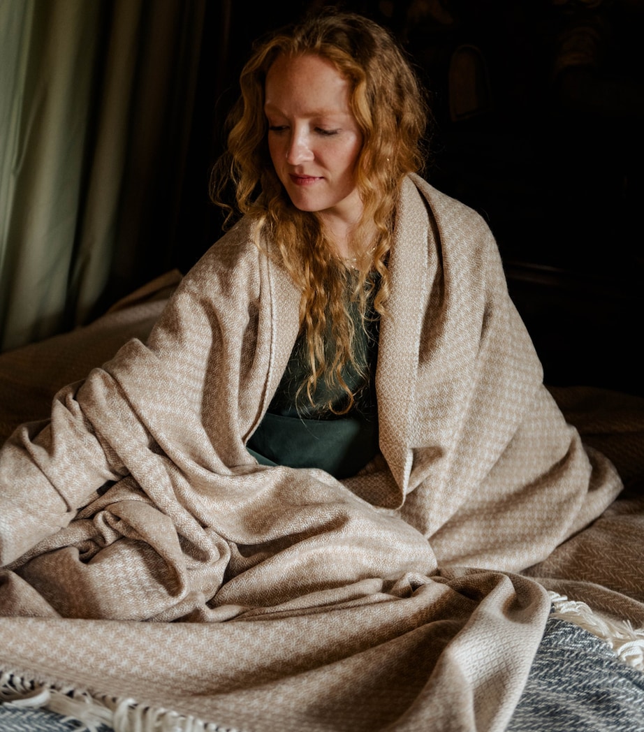 Araminta Campbell Alpaca-Blend Willow Throw (150cm x 230cm) Caramel Image 4
