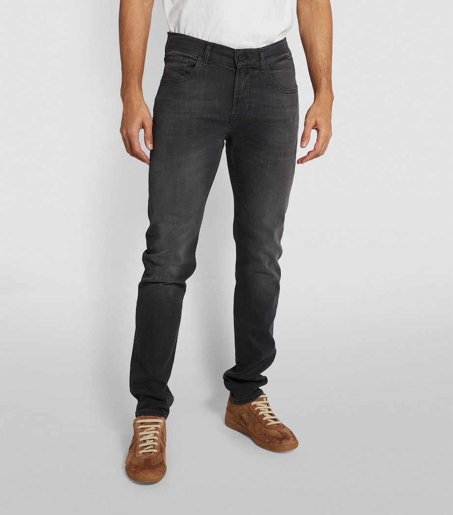 Slimmy Tapered Luxe Performance Jeans WASHED BLACK Image 3