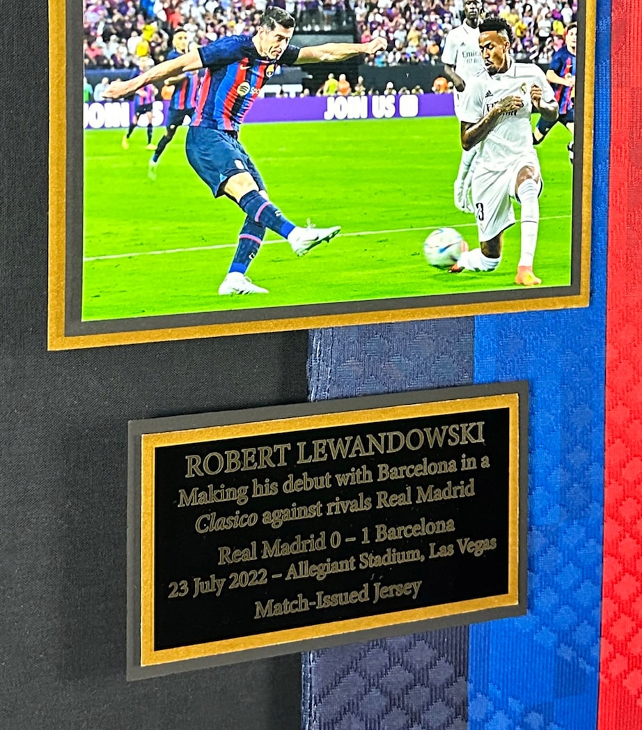 Leipzig Galleries Robert Lewandowski Signed Barcelona Debut Match-Issued Jersey Display Image 3